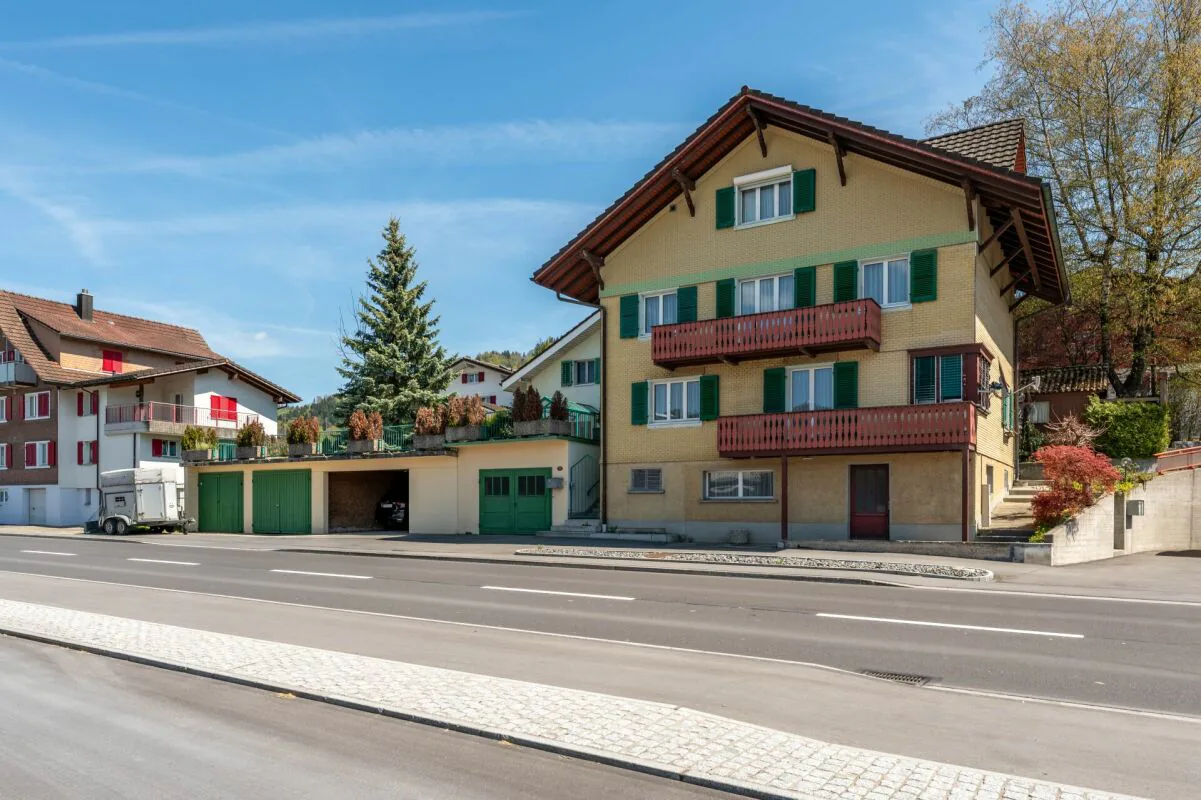 Casa unifamiliare di 8 locali con dependance di 3 locali