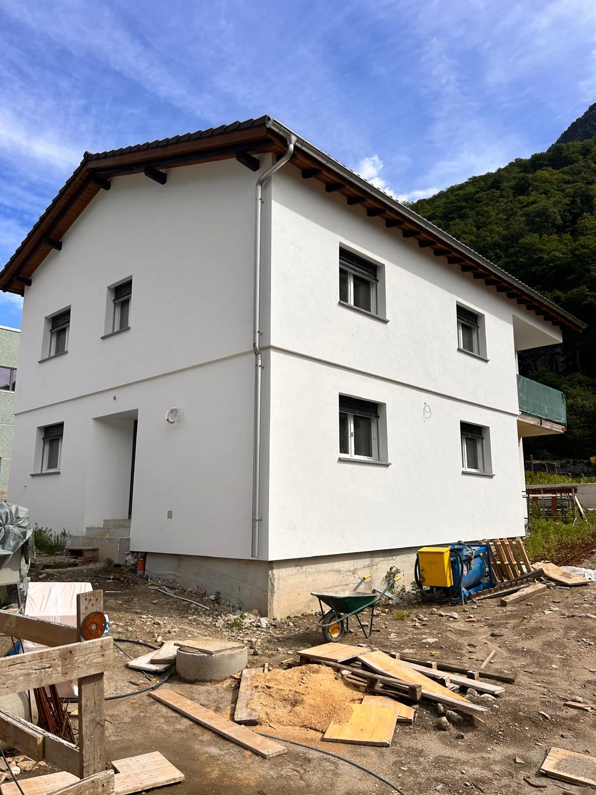 Semi-Detached House with 4.5 Rooms in Cresciano
