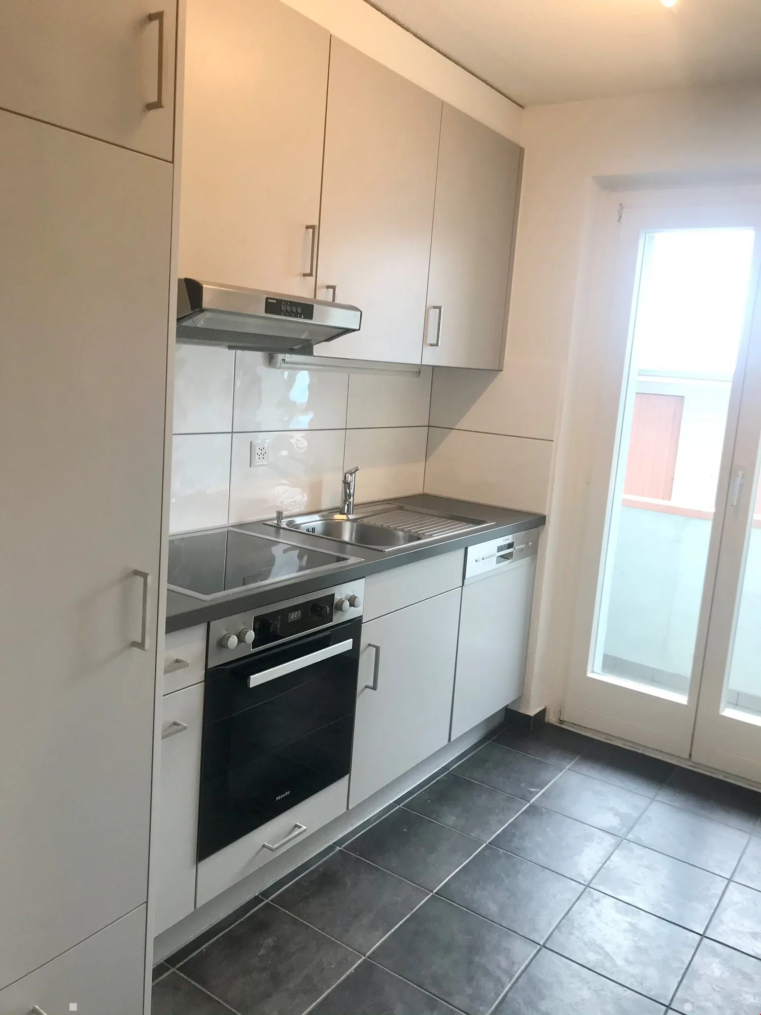 Grosszügige 2.5-Zimmer-Wohnung mit zwei Balkonen in Biel/Bienne