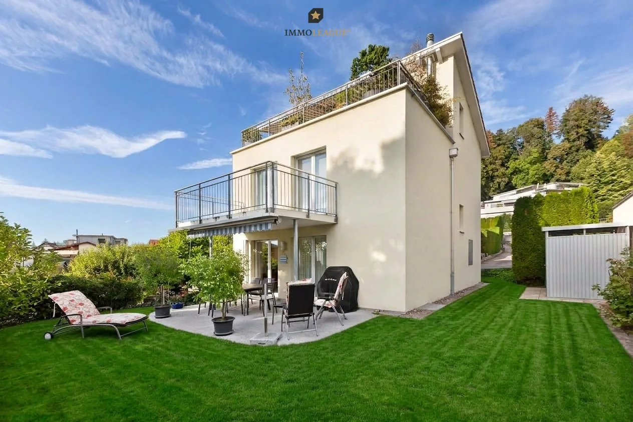 Einfamilienhaus mit Sonnenterrasse, Balkon und zeitloser Architektur