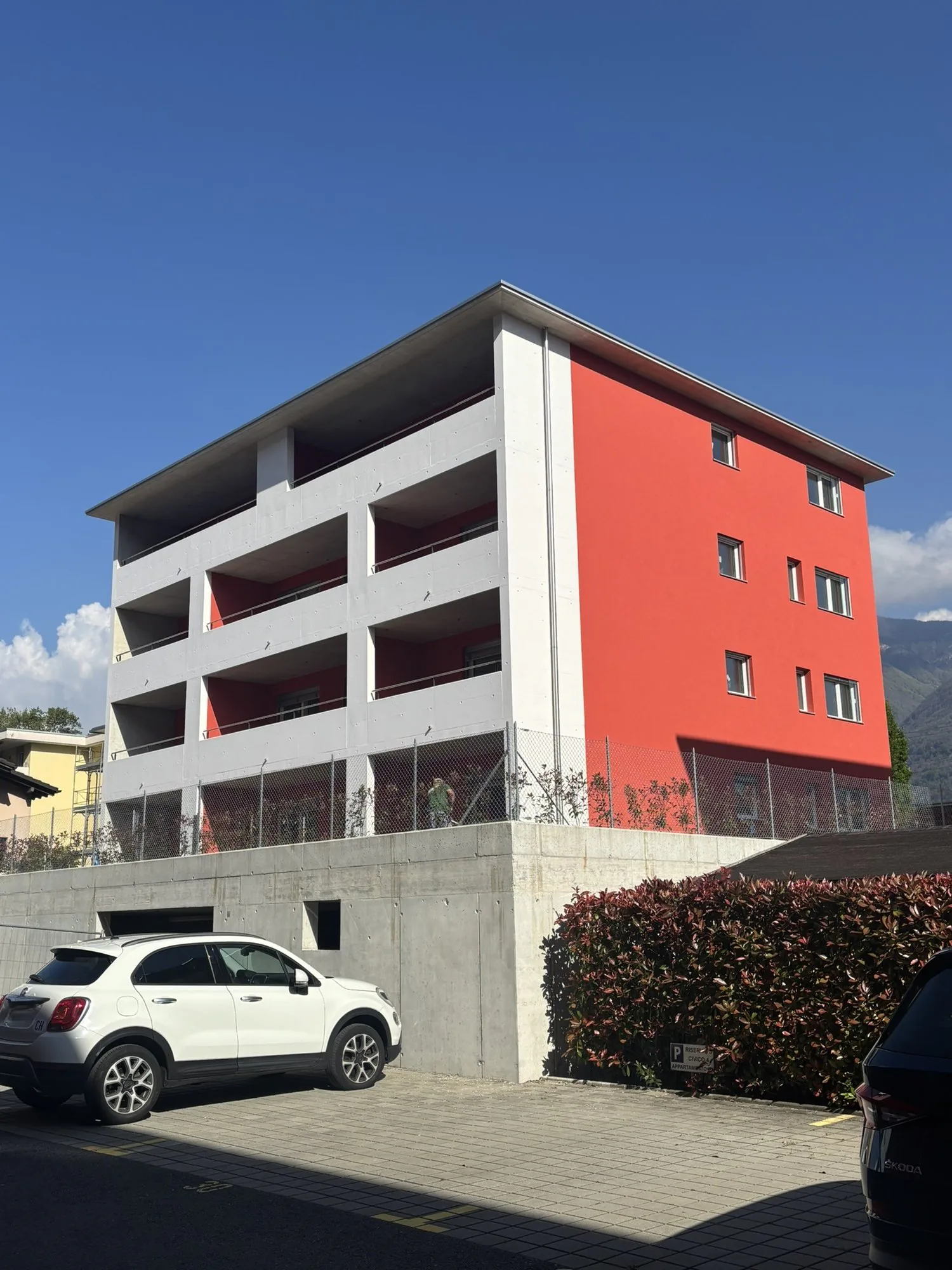 Moderne 2.5-Zimmer-Wohnungen mit großem Garten in erster Lage in Cadenazzo