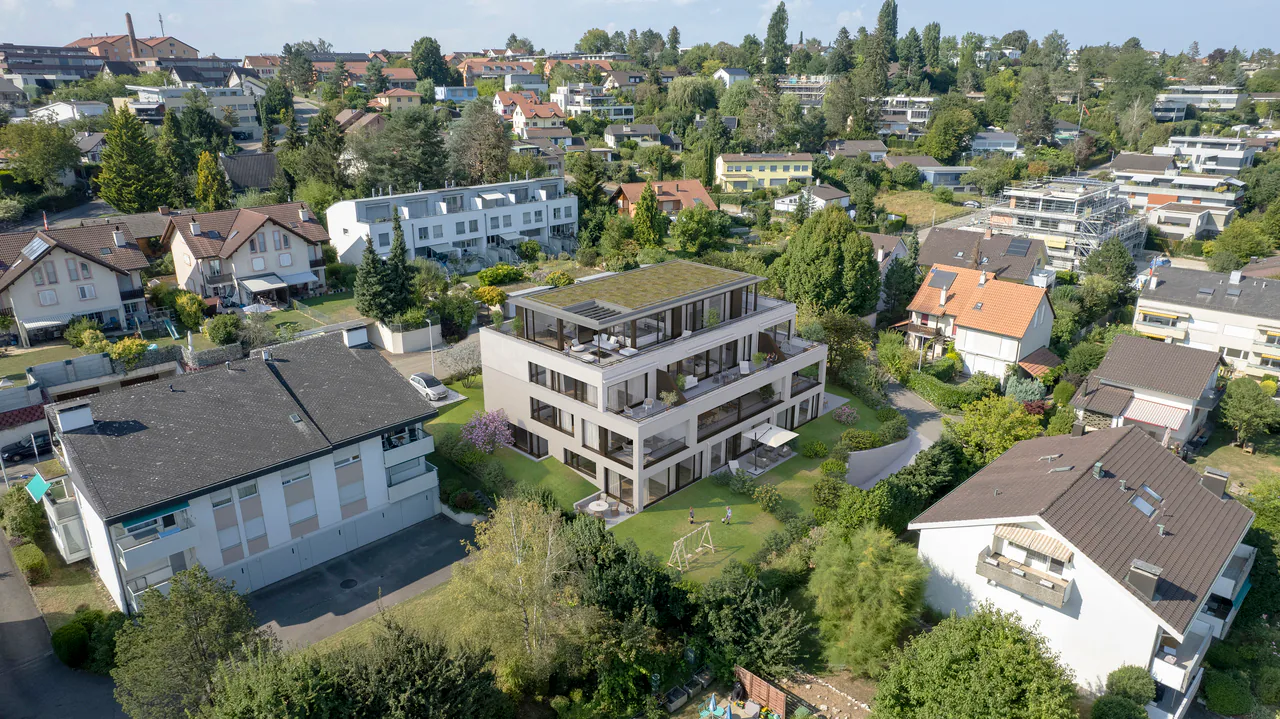 Appartamento di proprietà di 2,5 locali di alta qualità al piano terra con giardino privato!
