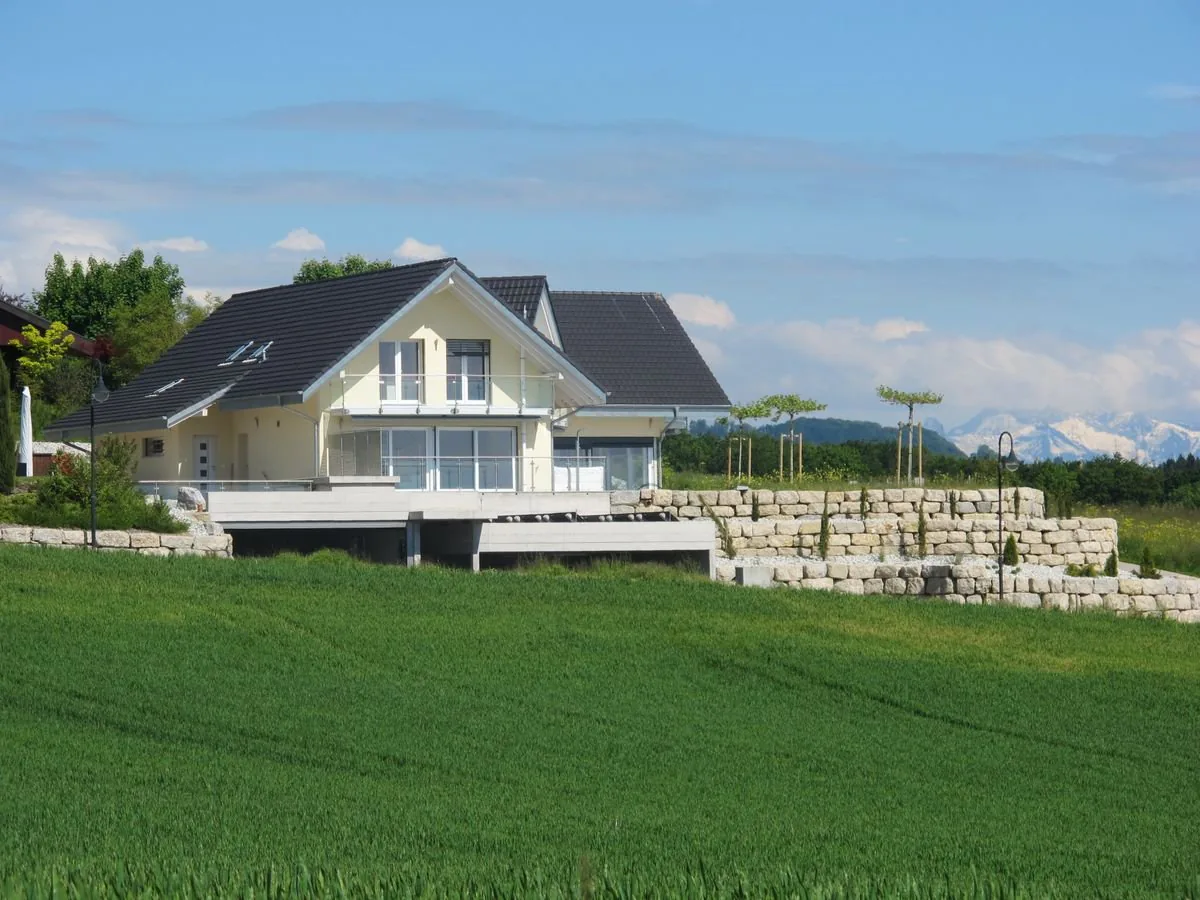 Außergewöhnliches Anwesen, 10 Räume, Panoramablick auf die Landschaft und den See, ruhige Gegend.