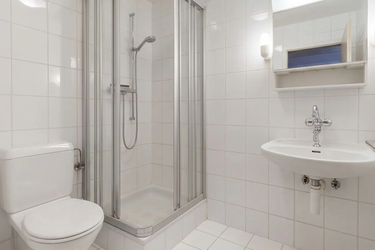 Casa multifamiliare completamente affittata con 3 appartamenti e 2 garage