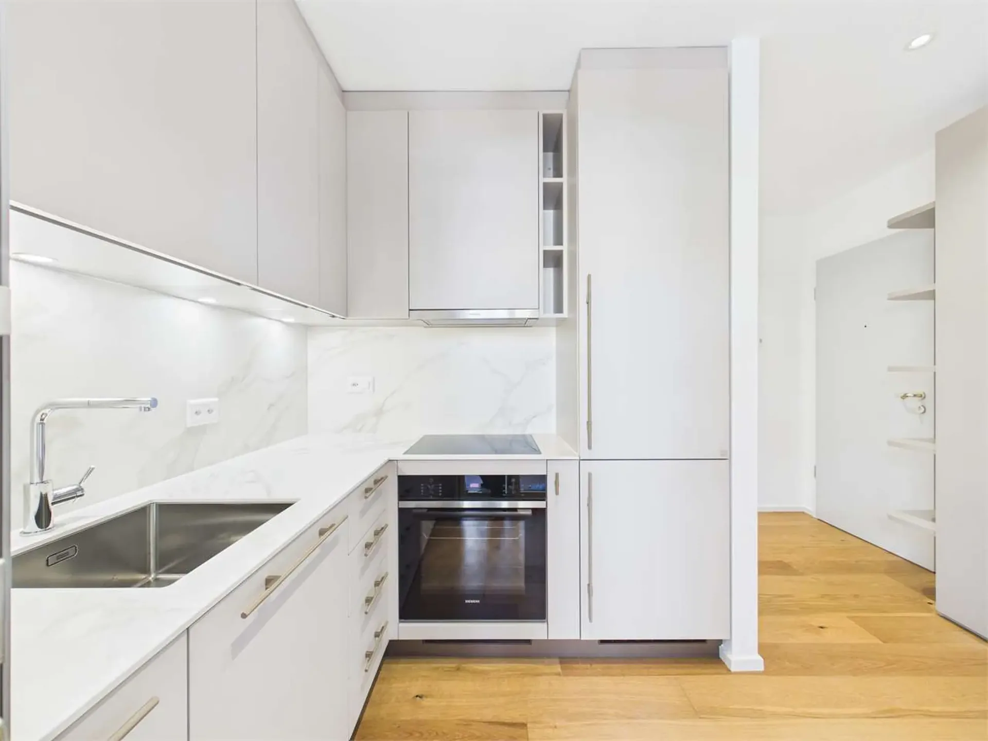 INVESTMENT: Bright 2.5-room apartment
