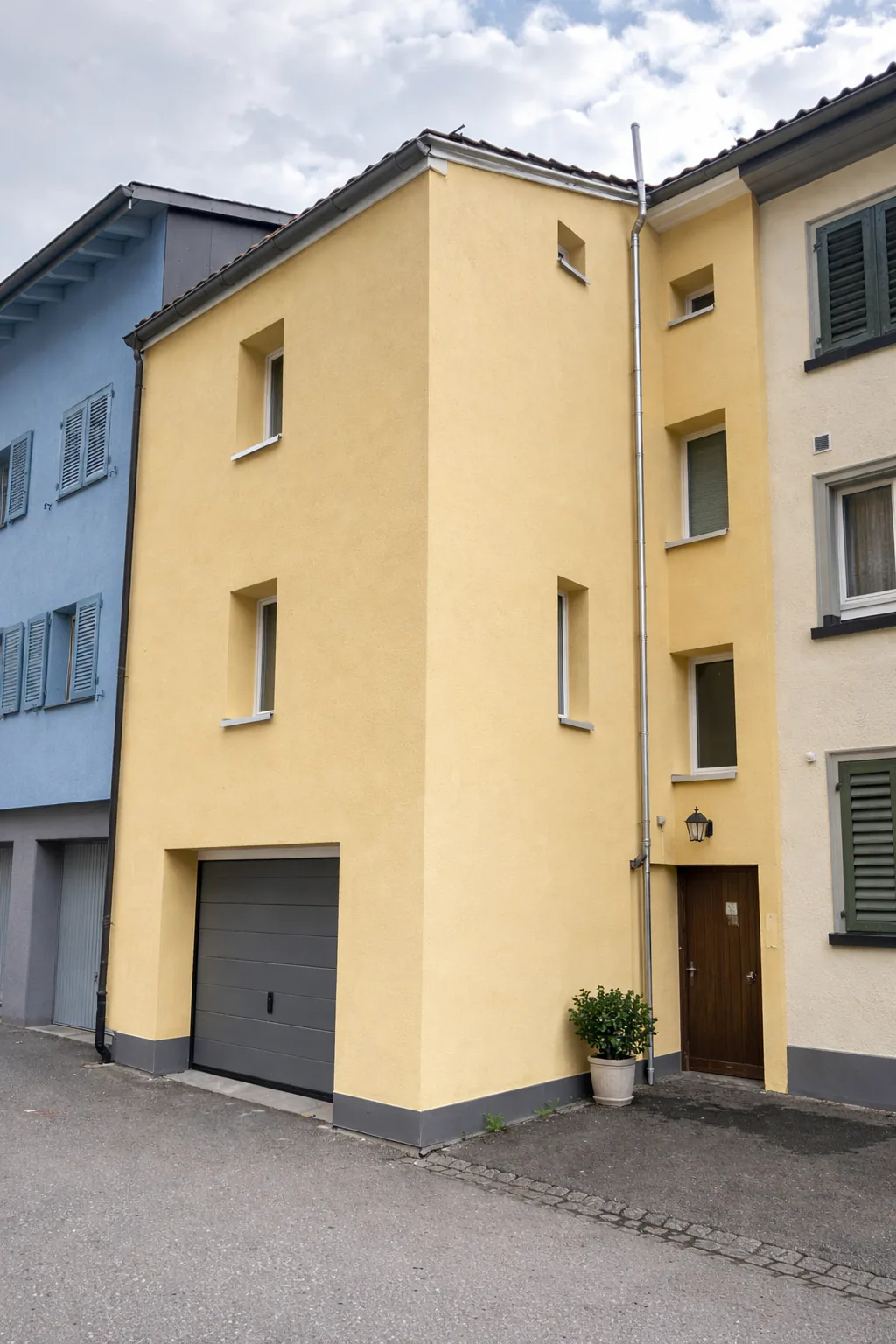 Bright apartment with beautiful views in a quiet location