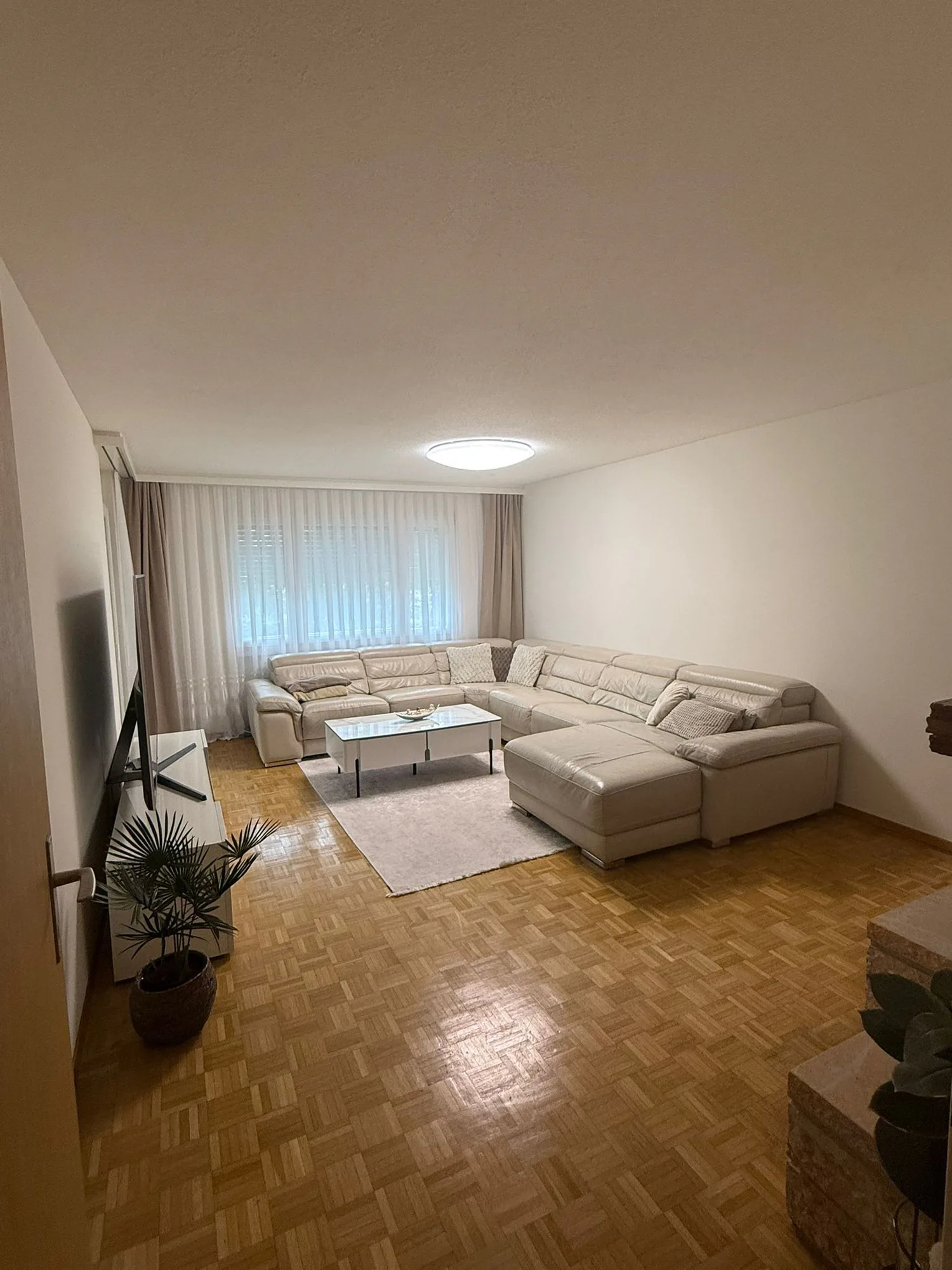 Affascinante appartamento di 4,5 locali a Bülach – Ristrutturato e pronto per essere occupato