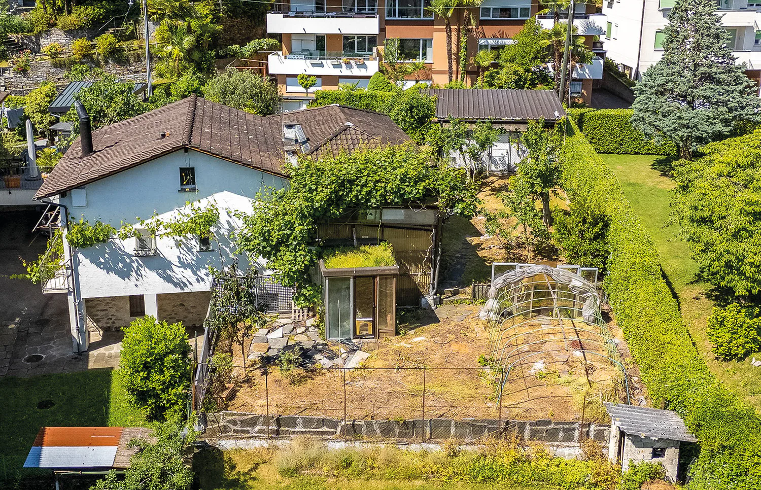 Grande casa unifamiliare completamente da rinnovare