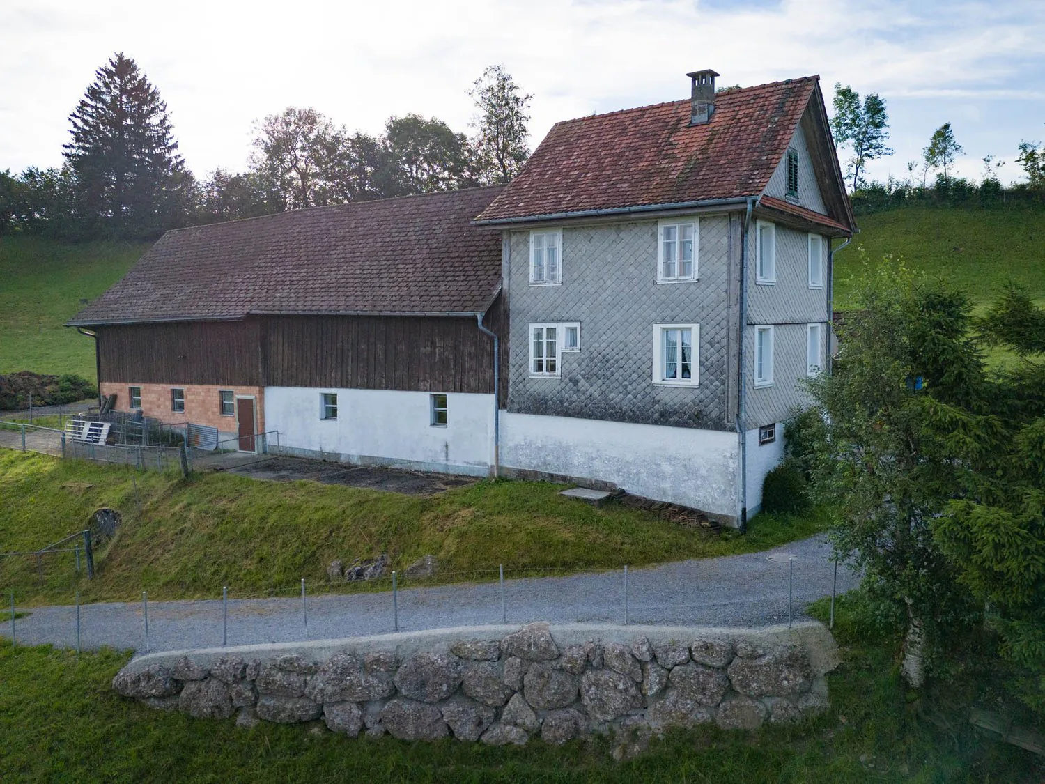 Casa colonica (casa residenziale con stalla annessa)