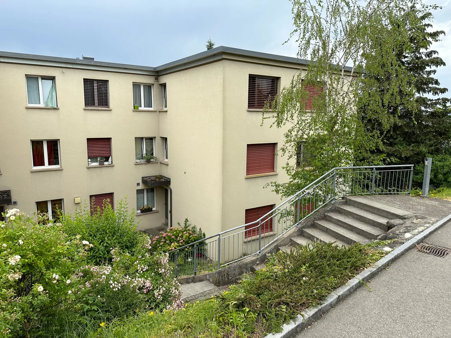 Appartamento luminoso di 4,5 locali al piano terra con balcone a Dottikon
