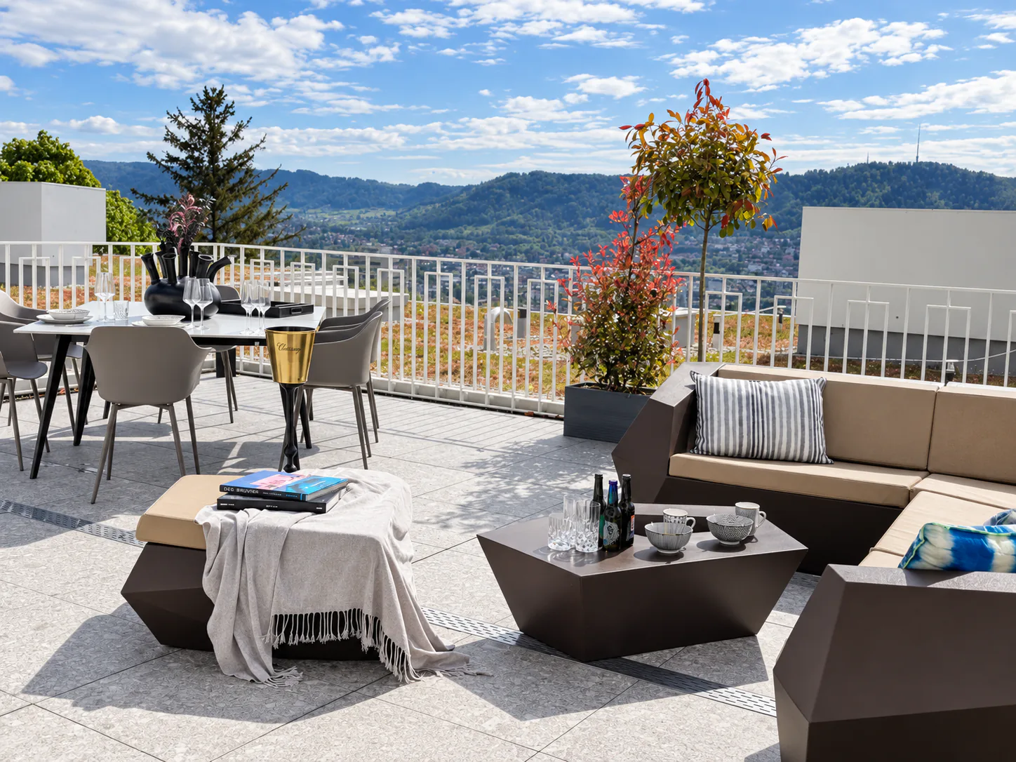 PRECIOUS PENTHOUSE LIVING – AU-DESSUS DES TOITS DE ZURICH