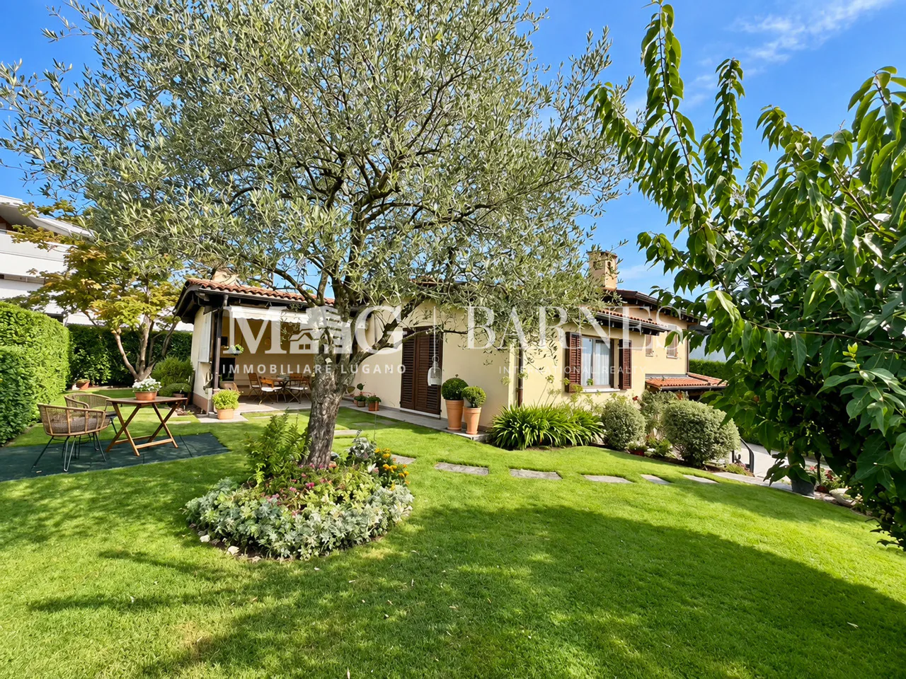 Gentilino: Villa con ampi spazi, giardino e portico
