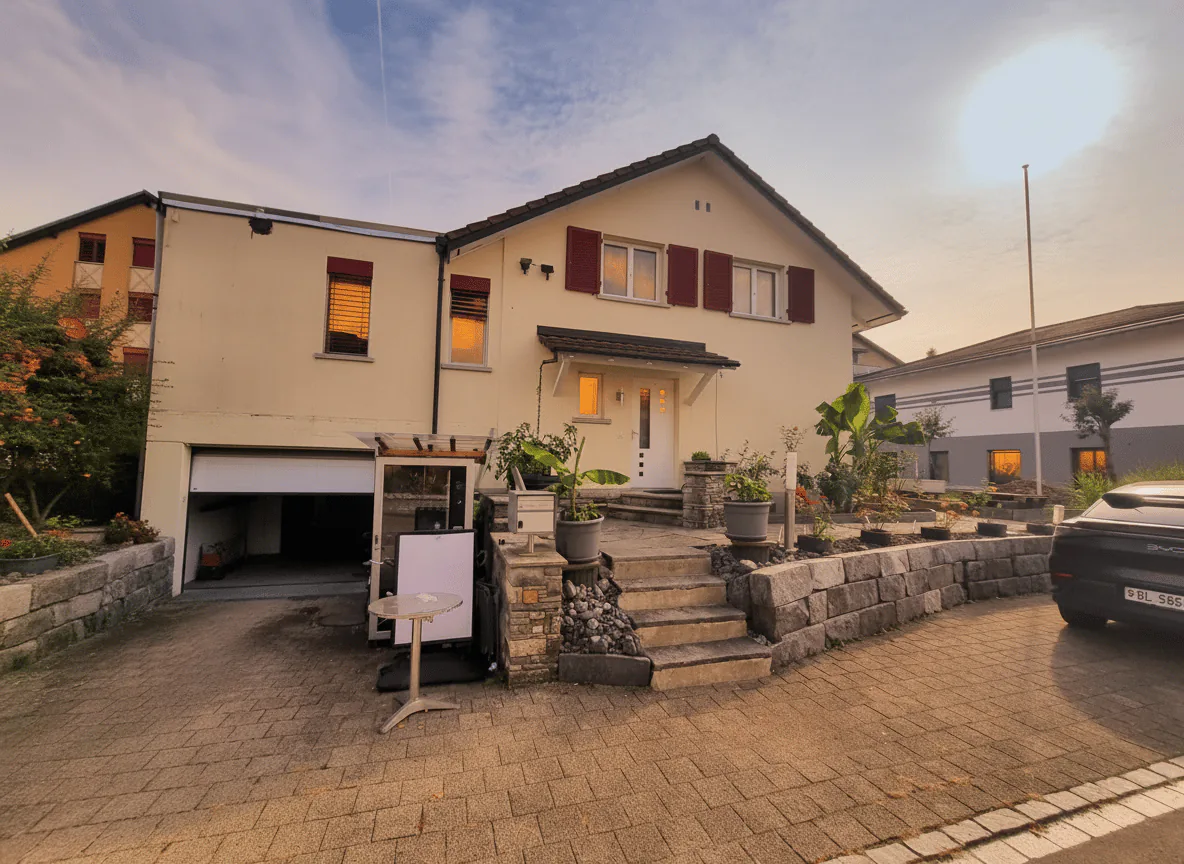 RUHIGES FAMILIENHEIM IN ROTHRIST MIT GROSSZüGIGEM GARTEN UND AUSBAUPOTENZIAL