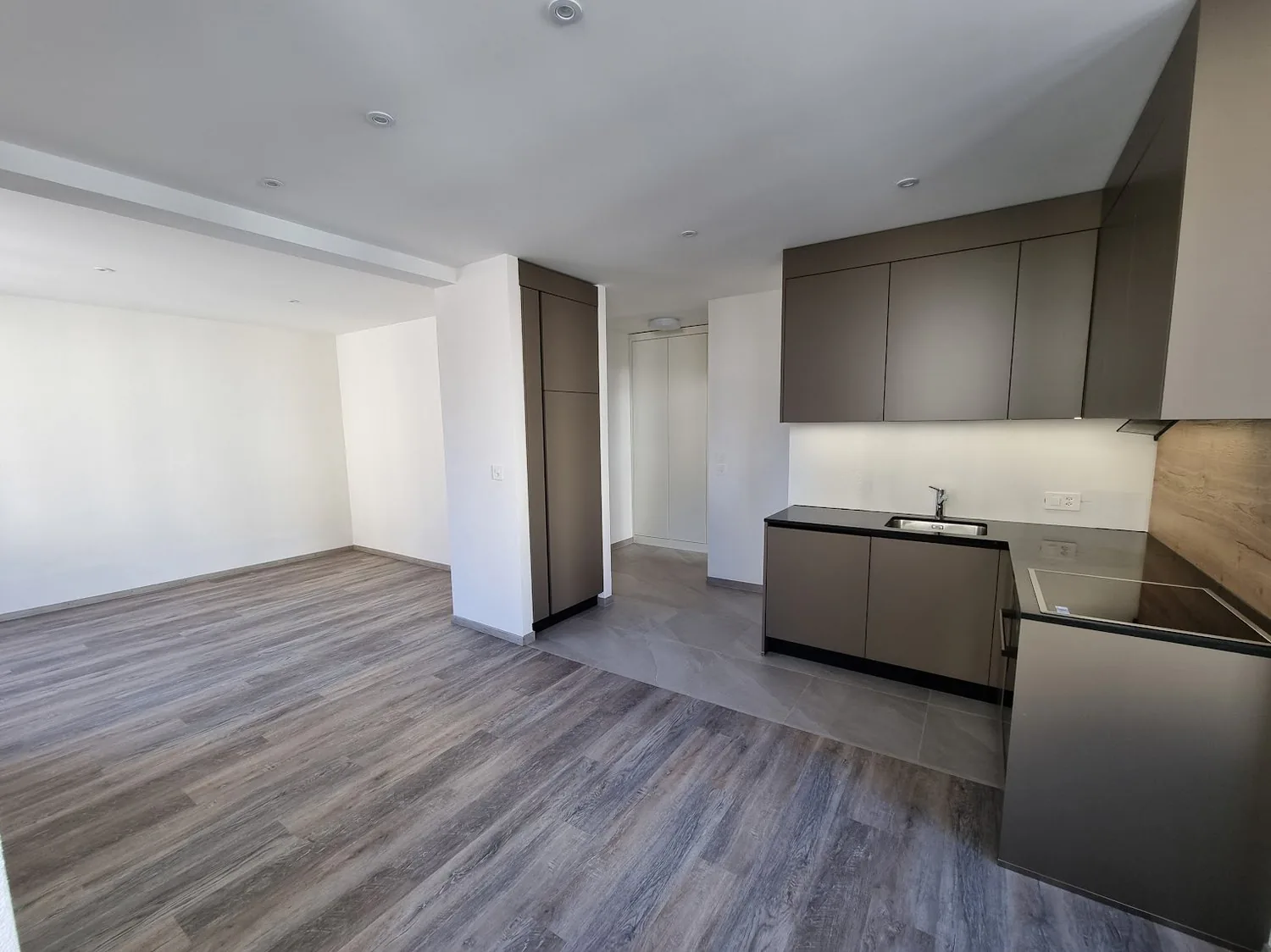 Appartement 2.5 pièces entièrement rénové au centre du village