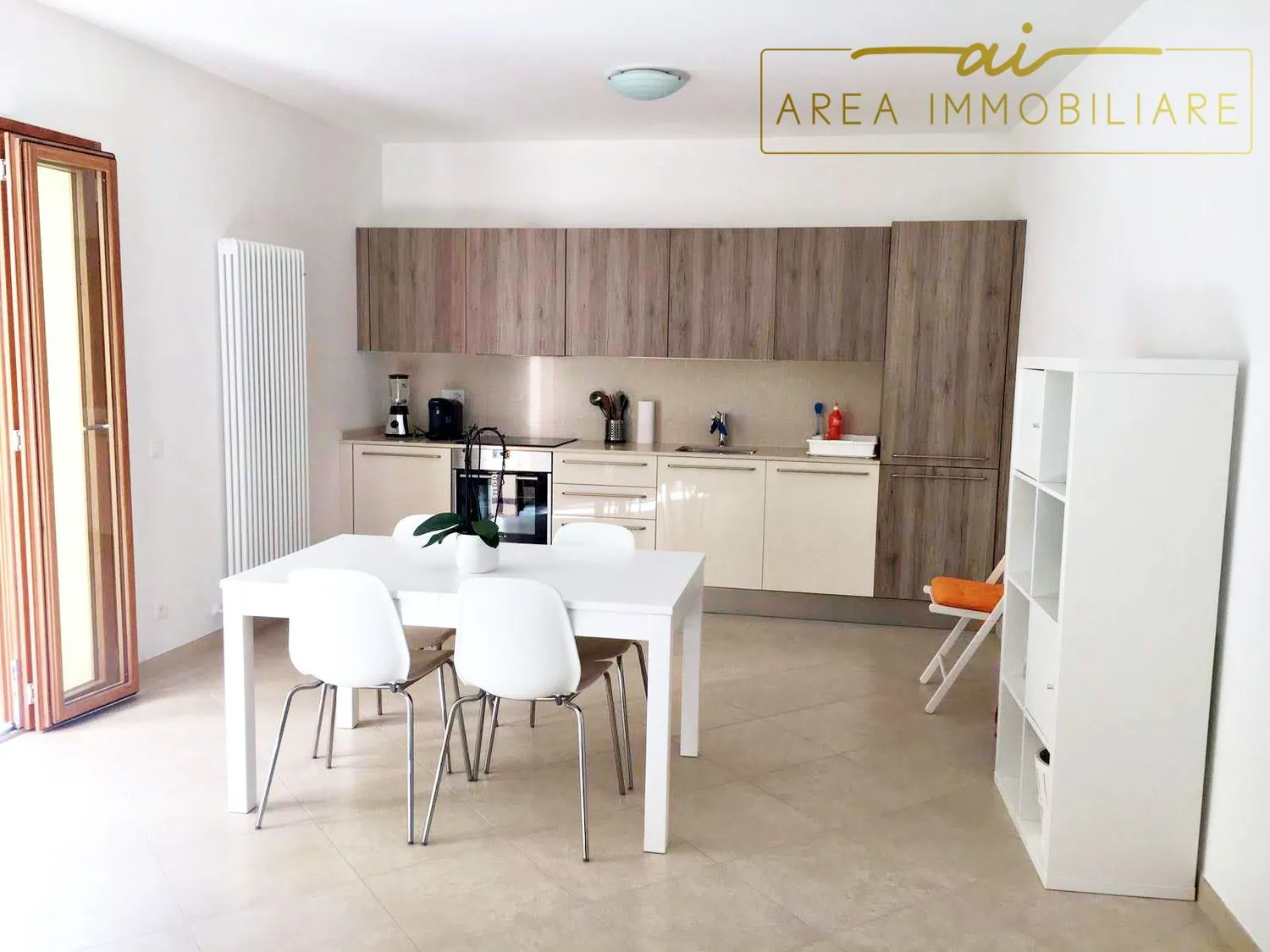 Spacious and modern 2.5-room apartment with private courtyard