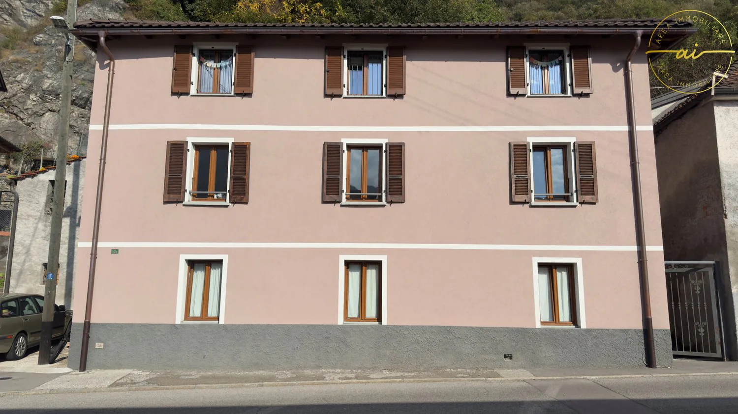 Modern attic apartment with 3.5 rooms in Bironico