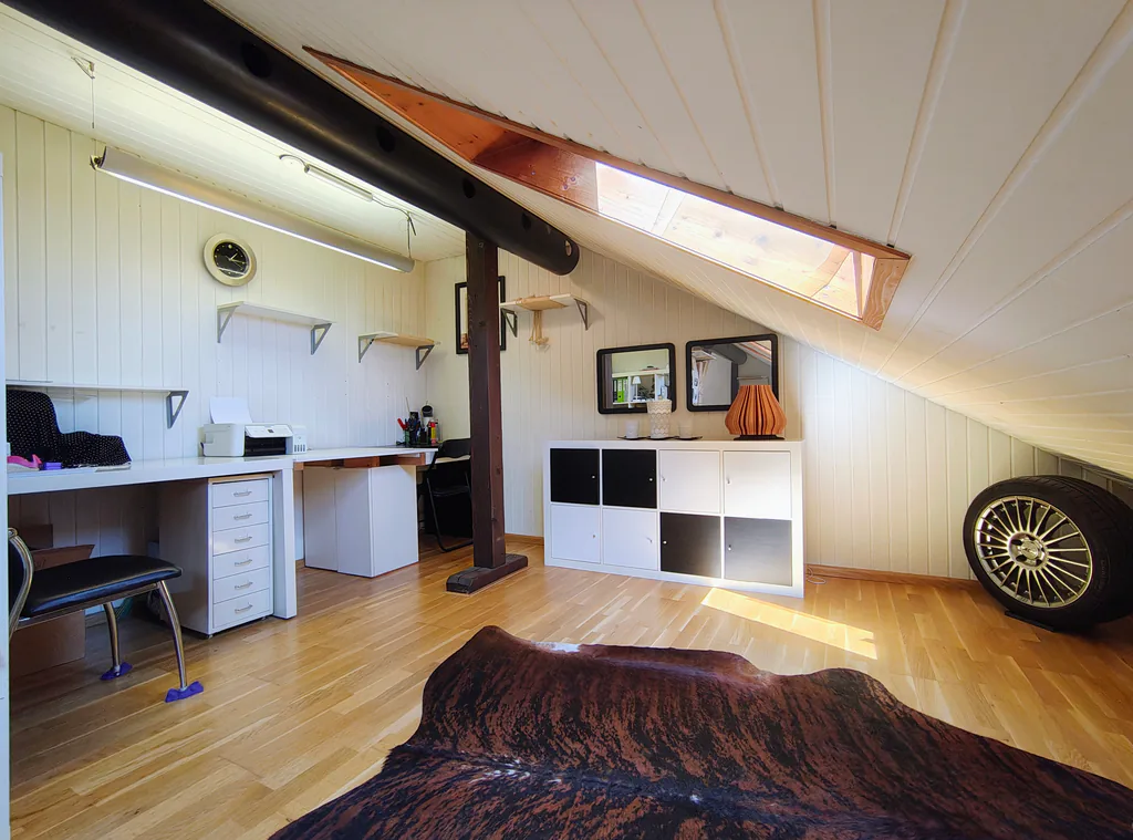 Grand appartement mansarde de 1,5 pièces, 74m2