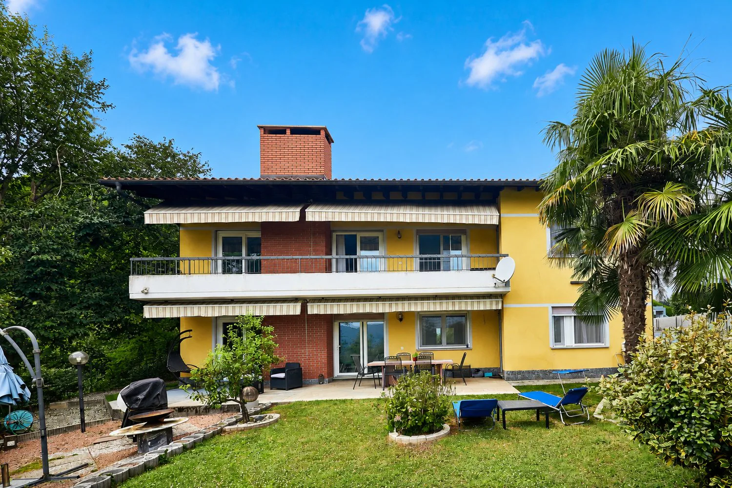 Maison spacieuse avec 3 unités d'habitation et jardin de 400 m²