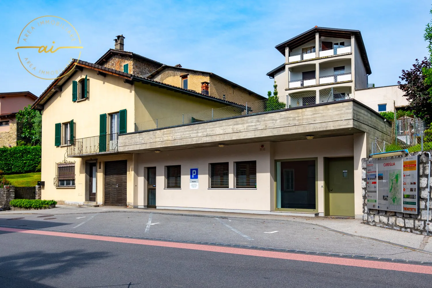 Single-family house with attached commercial space