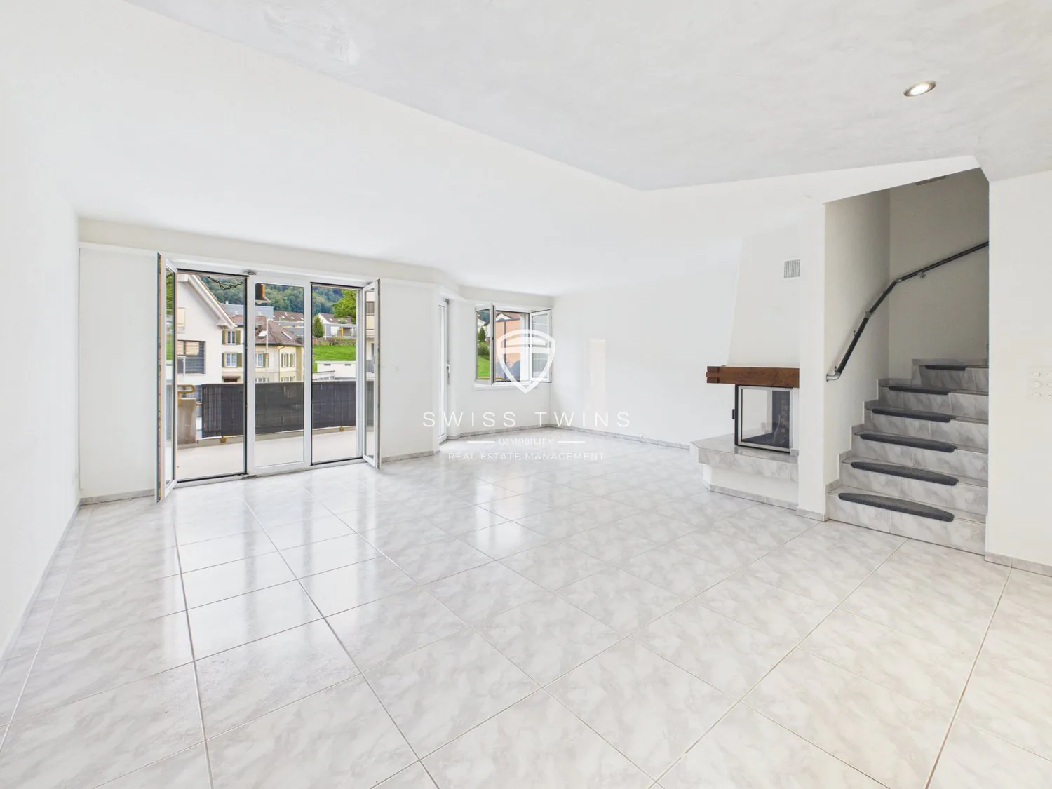 Maisonette 5,5 locali con camino in affitto a Schübelbach