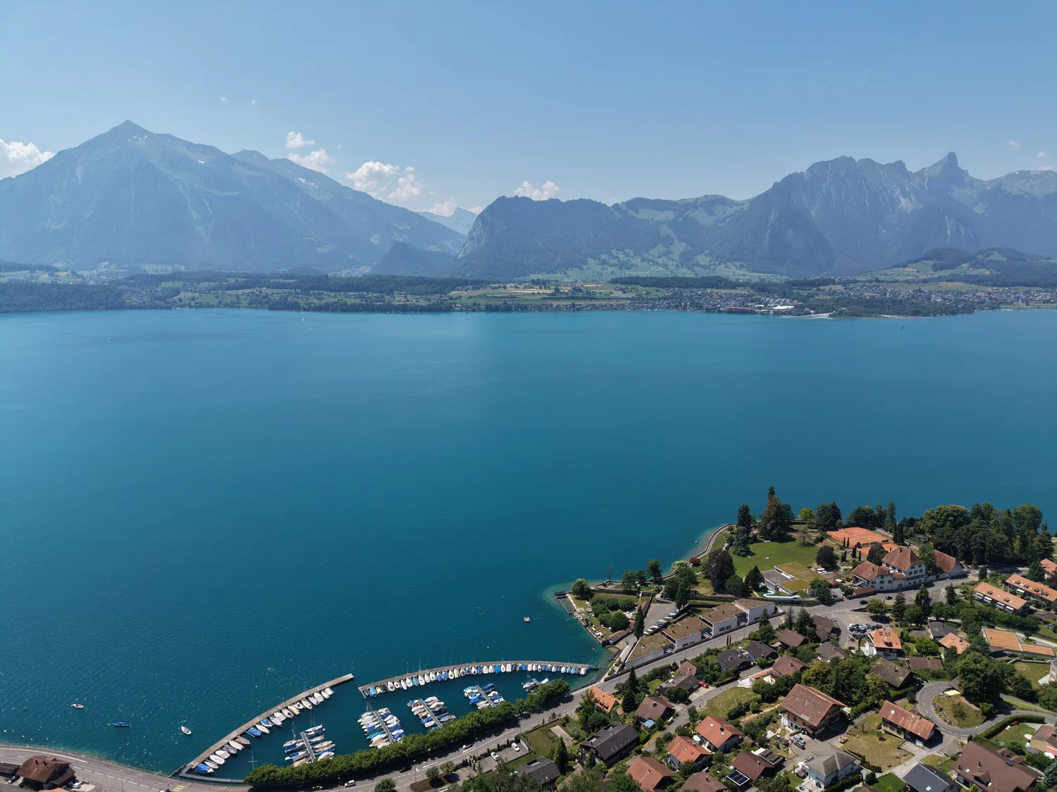 Appartamento di charme 4 locali con vista mozzafiato sul lago e le montagne a Oberhofen am Thunersee
