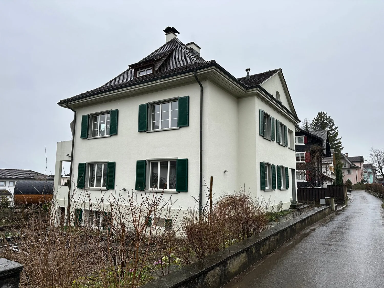 Spacious 4.5-room apartment with balcony and loggia in Schwyz