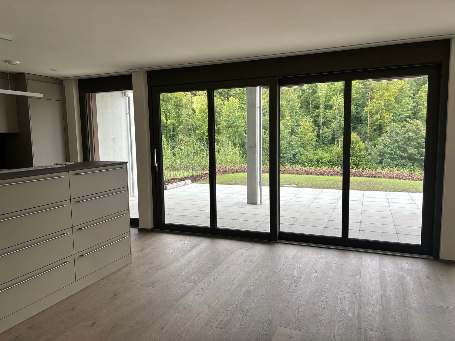 Appartement spacieux, quasi neuf de 3,5 pièces avec jardin