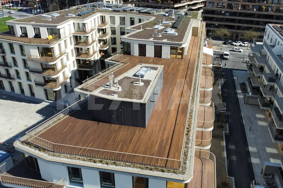 Appartamento di 6½ stanze all'ultimo piano, con terrazza di 400m².