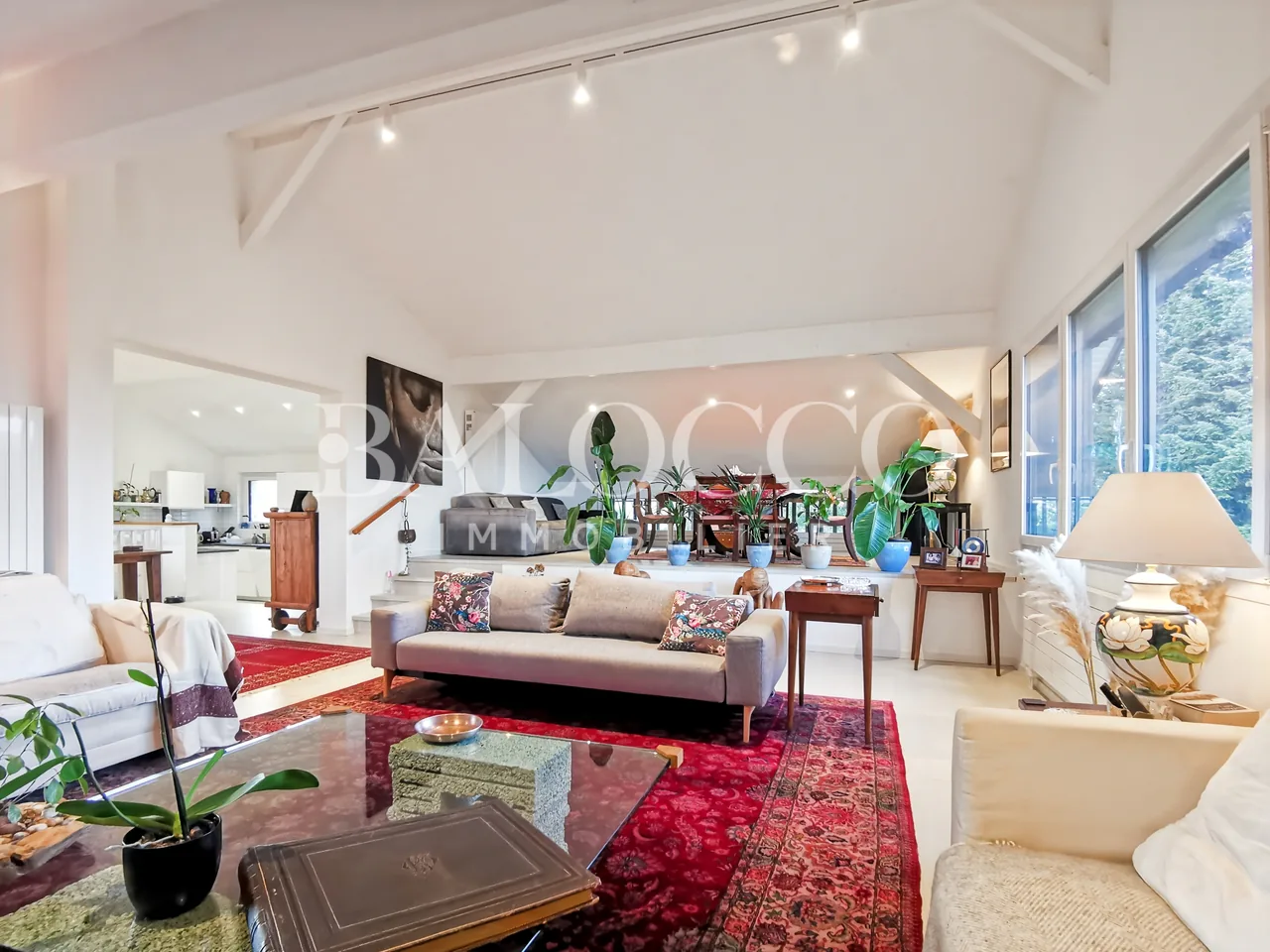 Fully renovated individual house with independent studio