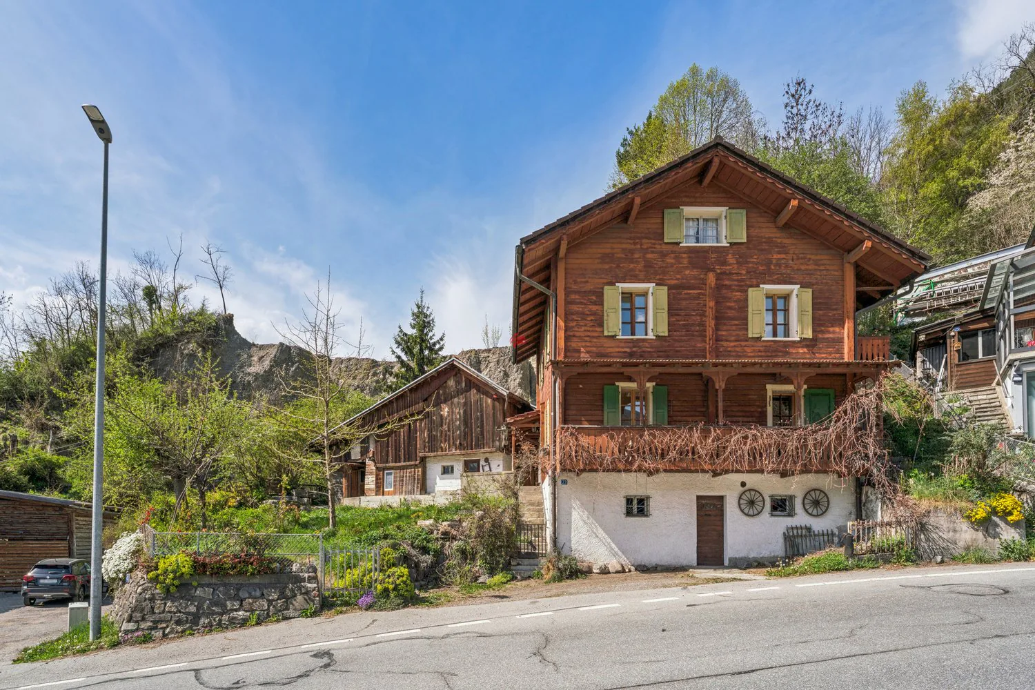 Perfect for animal lovers - property with stable near Chur!