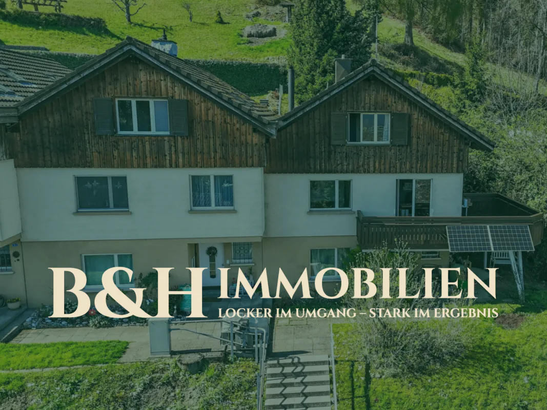 Semi-detached house with unobstructable view, spacious balcony, elevated location, and plenty of privacy