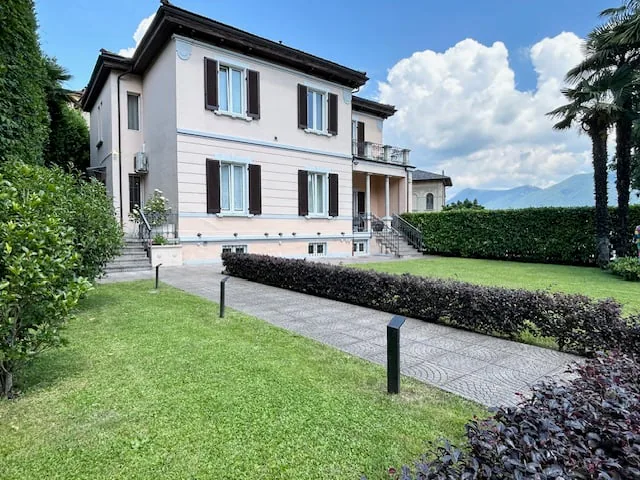 À louer mensuellement : Villa prête à l'usage au centre de Lugano avec vue importante sur le lac