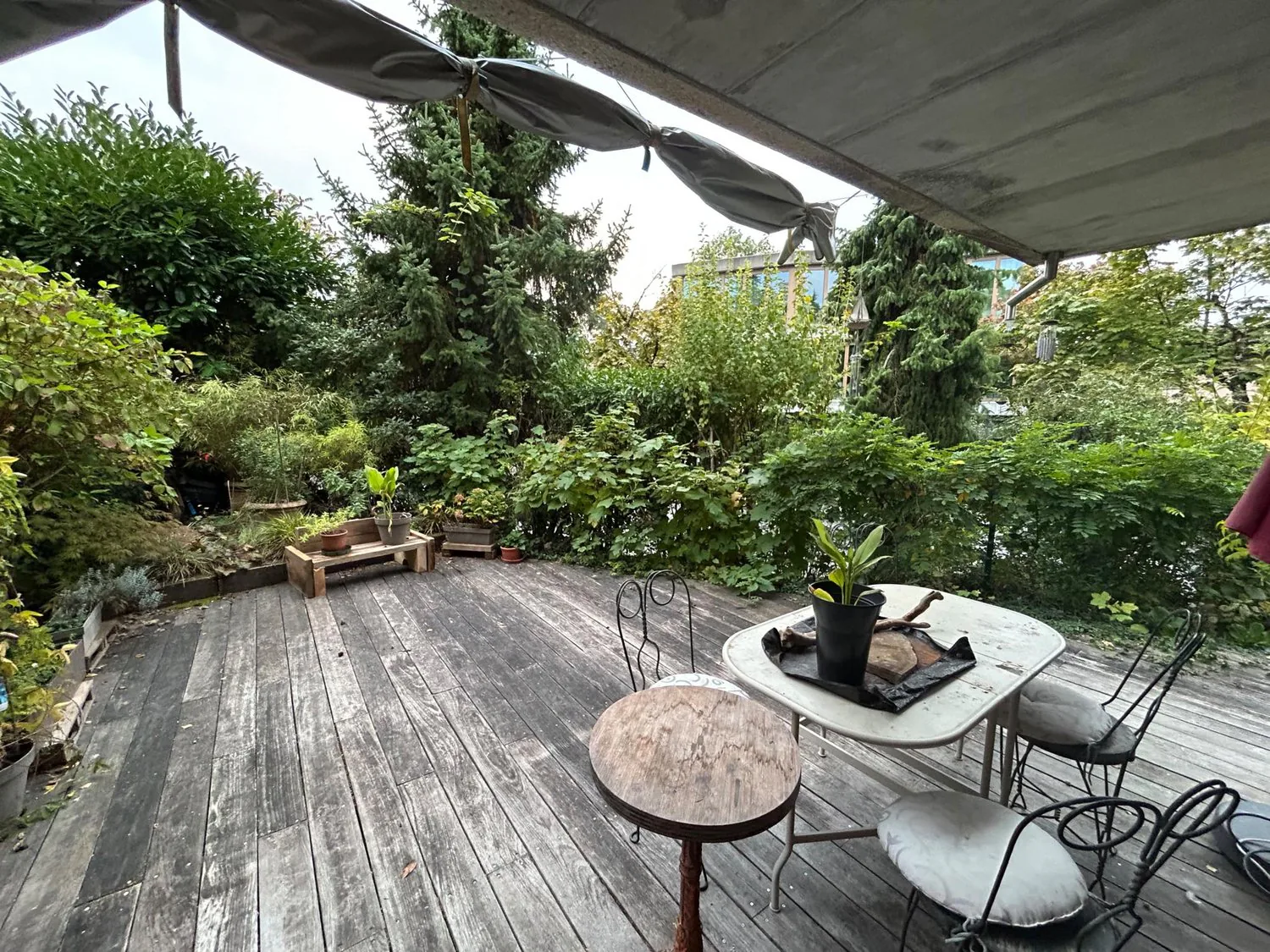 Semi-detached house with 4.5 rooms, private garden and terrace