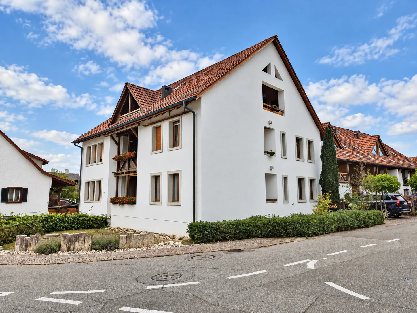 Renovated 4.5-room maisonette apartment in central location – available immediately