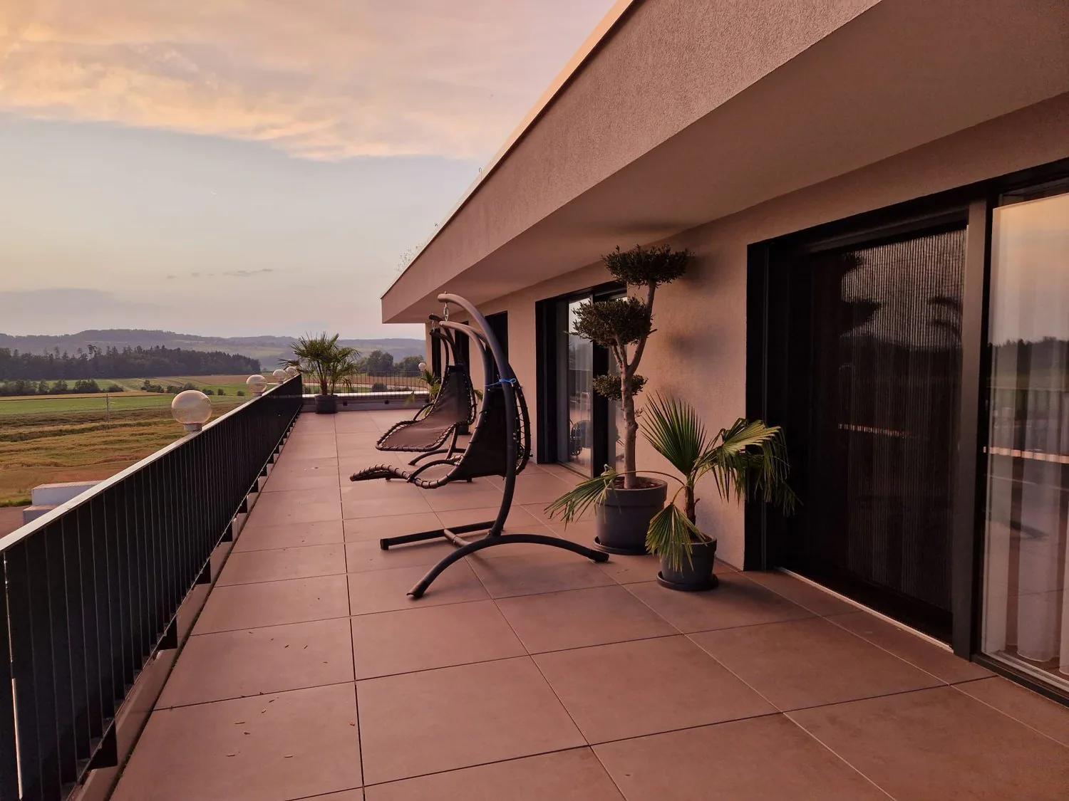 Modern 4.5-room attic apartment with countryside view