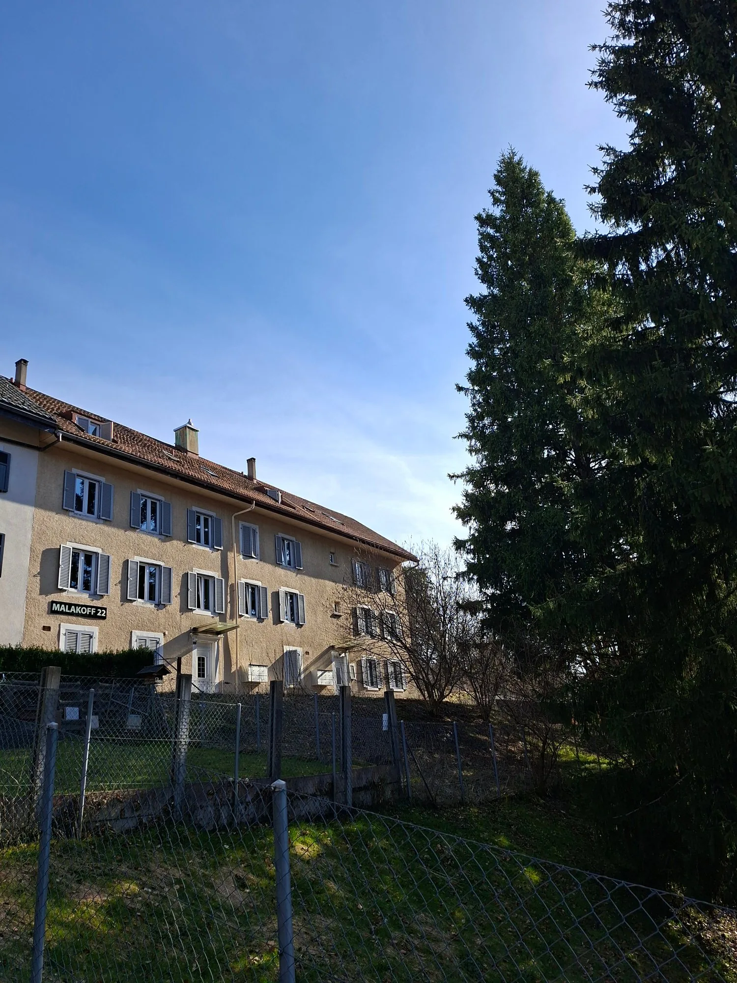 Gewinnbringendes Gebäude mit 13 Wohnungen am Chemin de la Malakoff