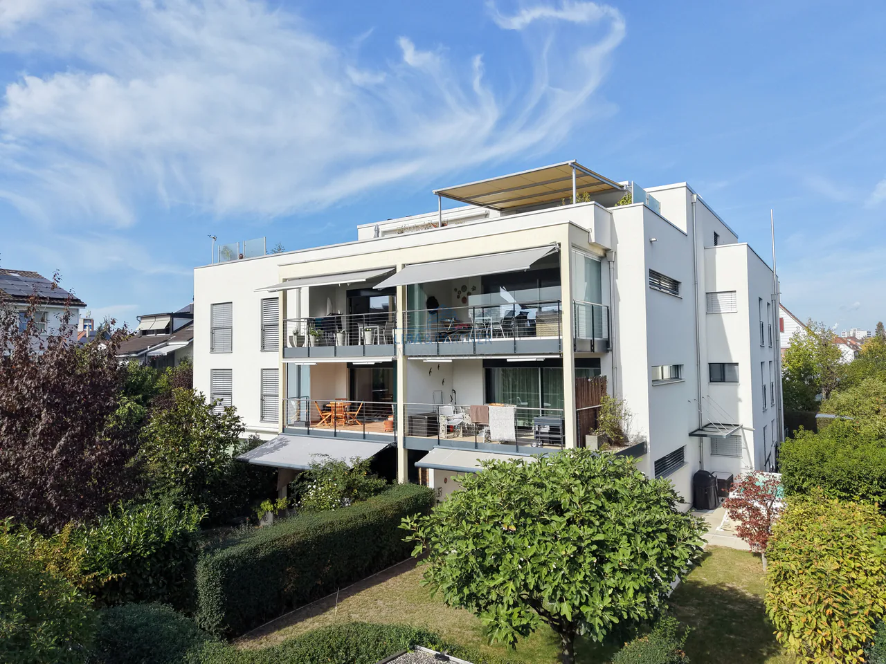 Your dream home, high-quality, modern renovation & lift directly to the apartment