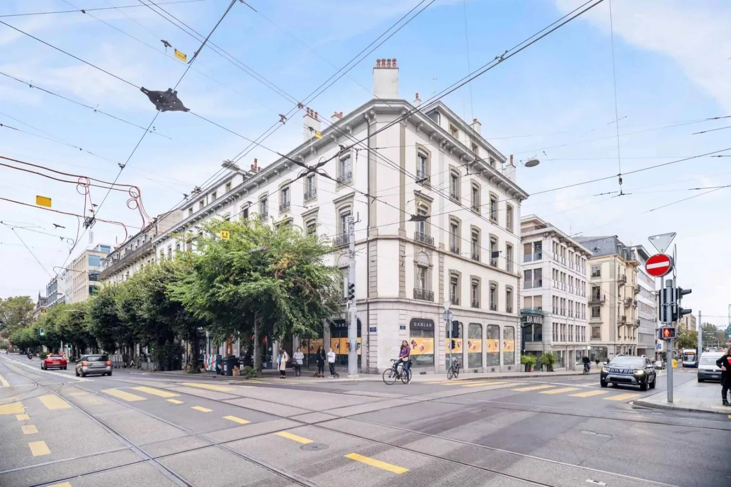 Belles surfaces administratives dans un immeuble de haut standing dans le quartier des banques