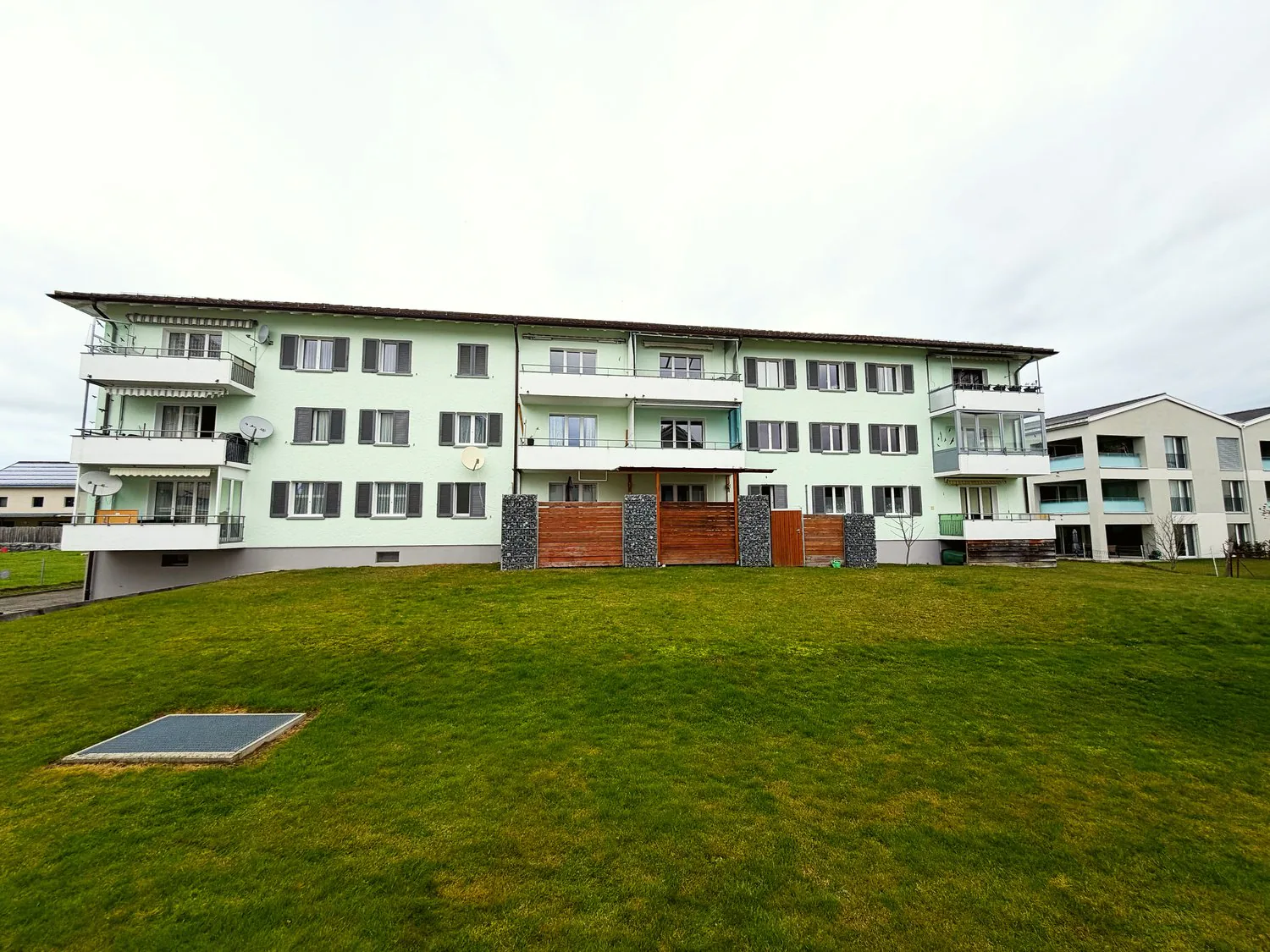 Appartamento 4.5 locali con balcone e vista panoramica a Stachen