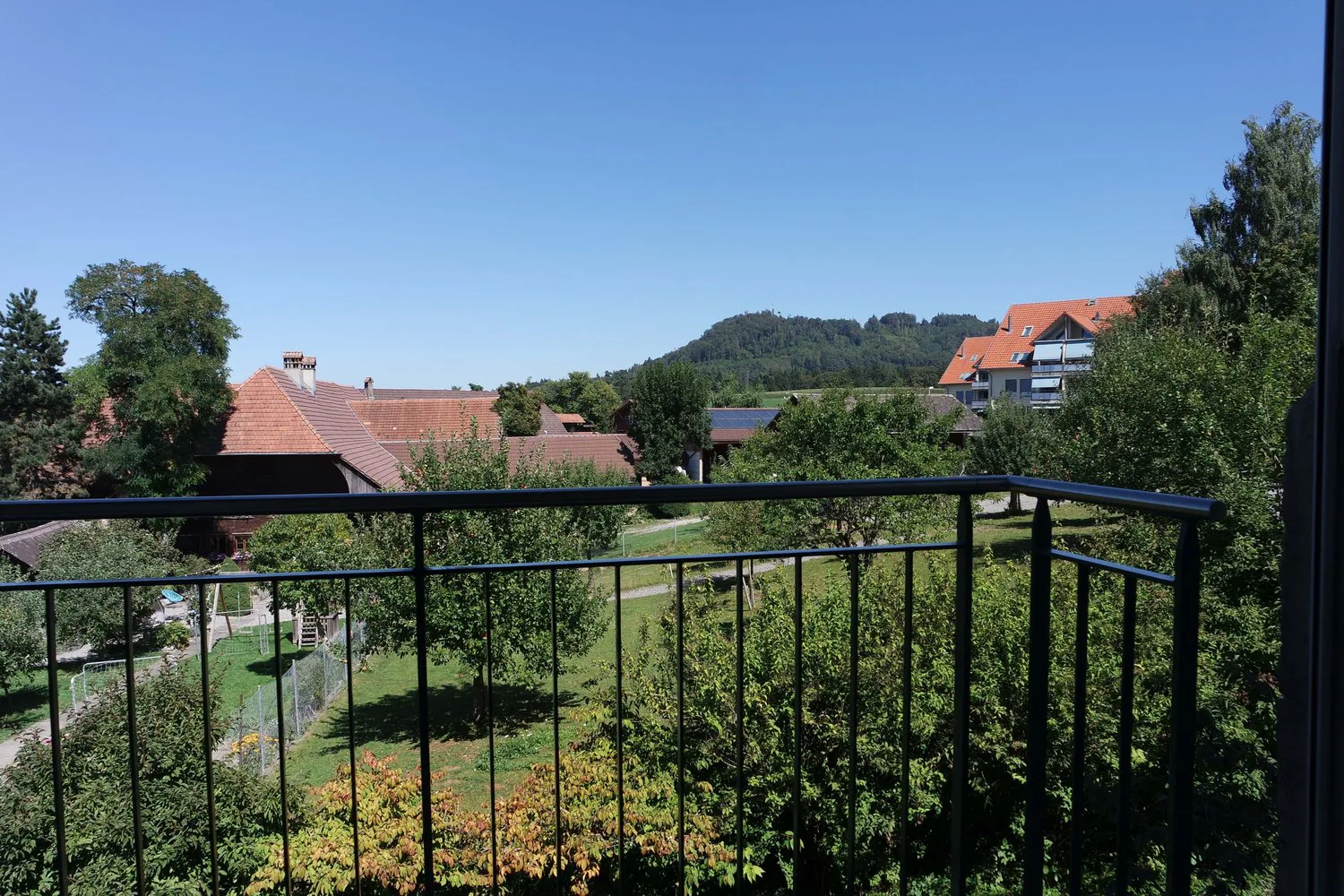 Bright and large family apartment in Köniz / Schliern