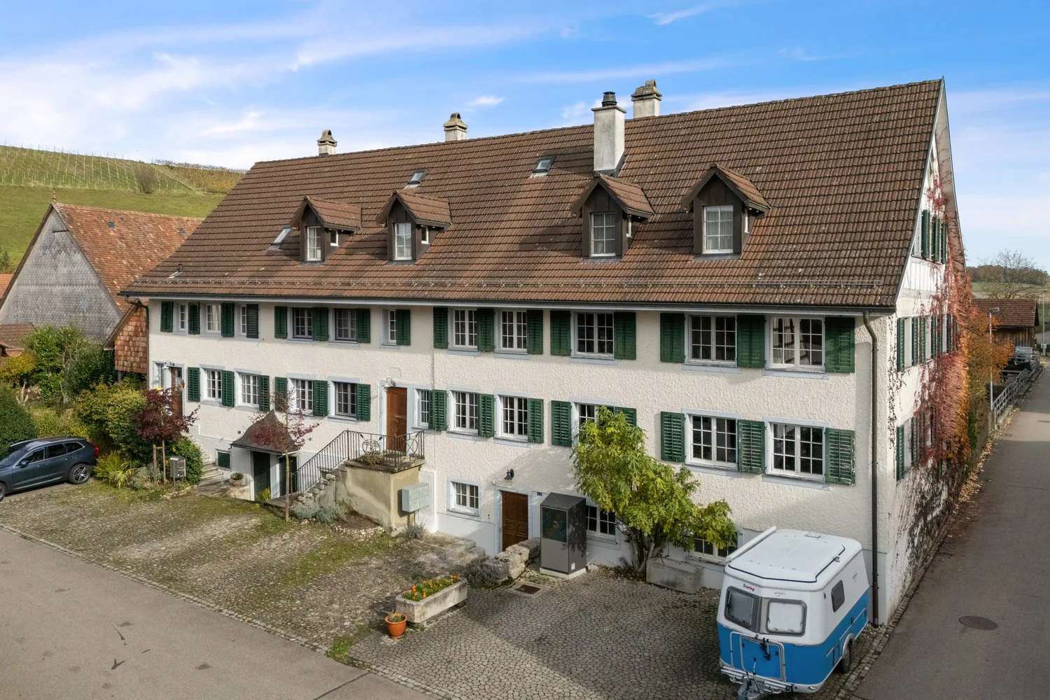 Living with style and a far-reaching view - Welcome to your new home! (Bank-checked)