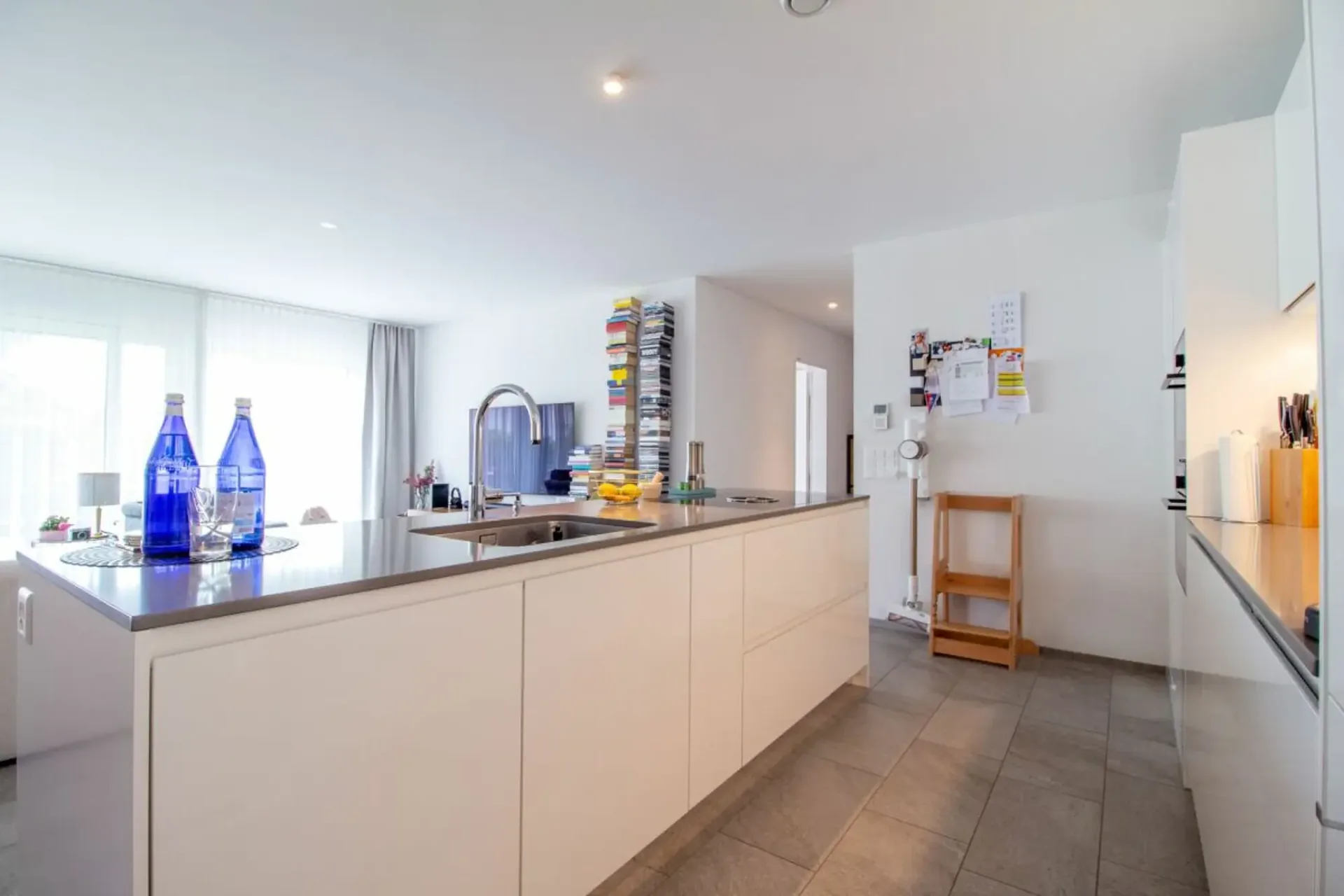Appartement de jardin moderne et lumineux de 3,5 pièces dans un endroit avantageux en matière d'impôts