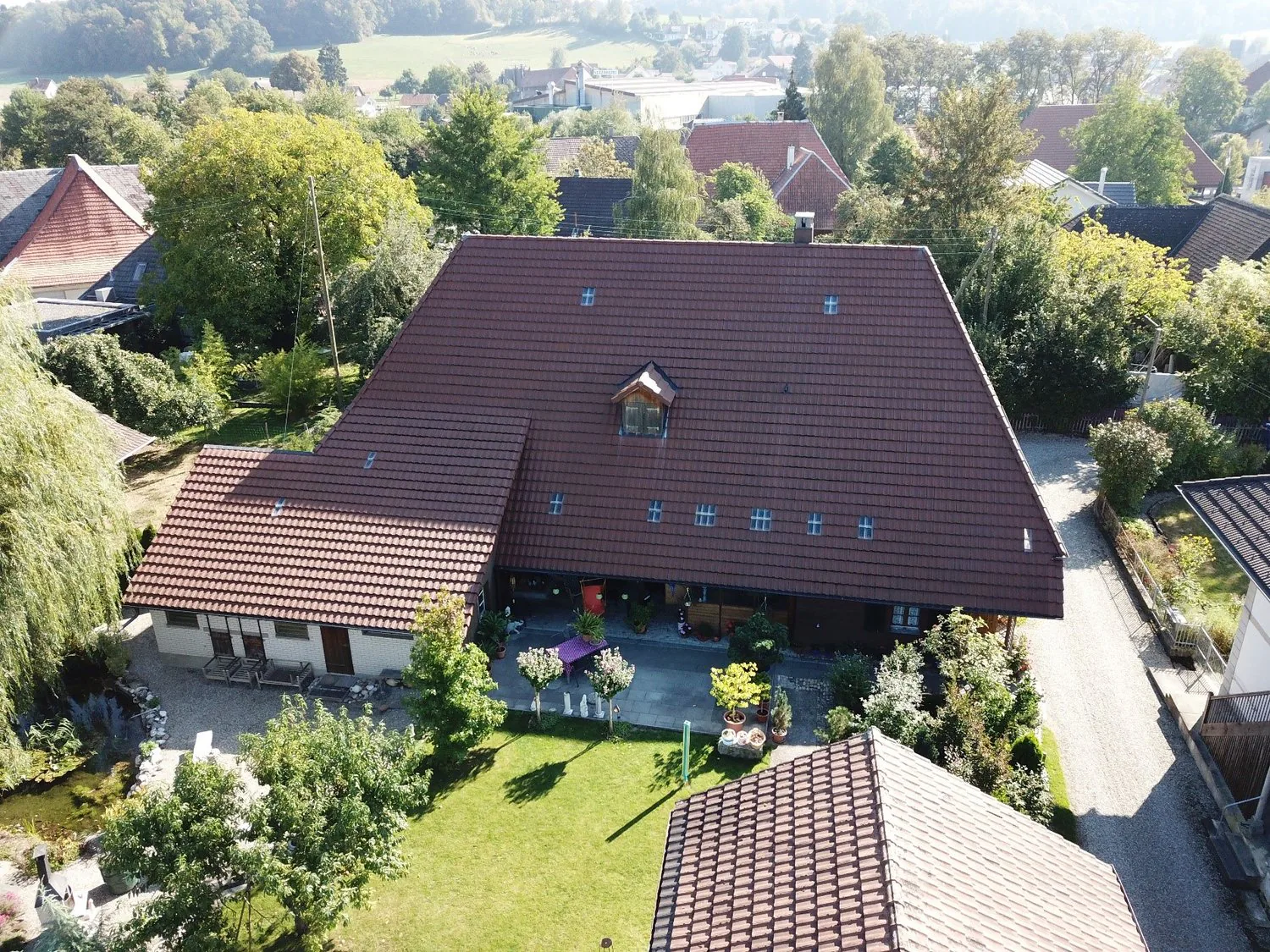 Casa colonica storica affascinante con grande giardino, stalla e sorgente privata a Lotzwil