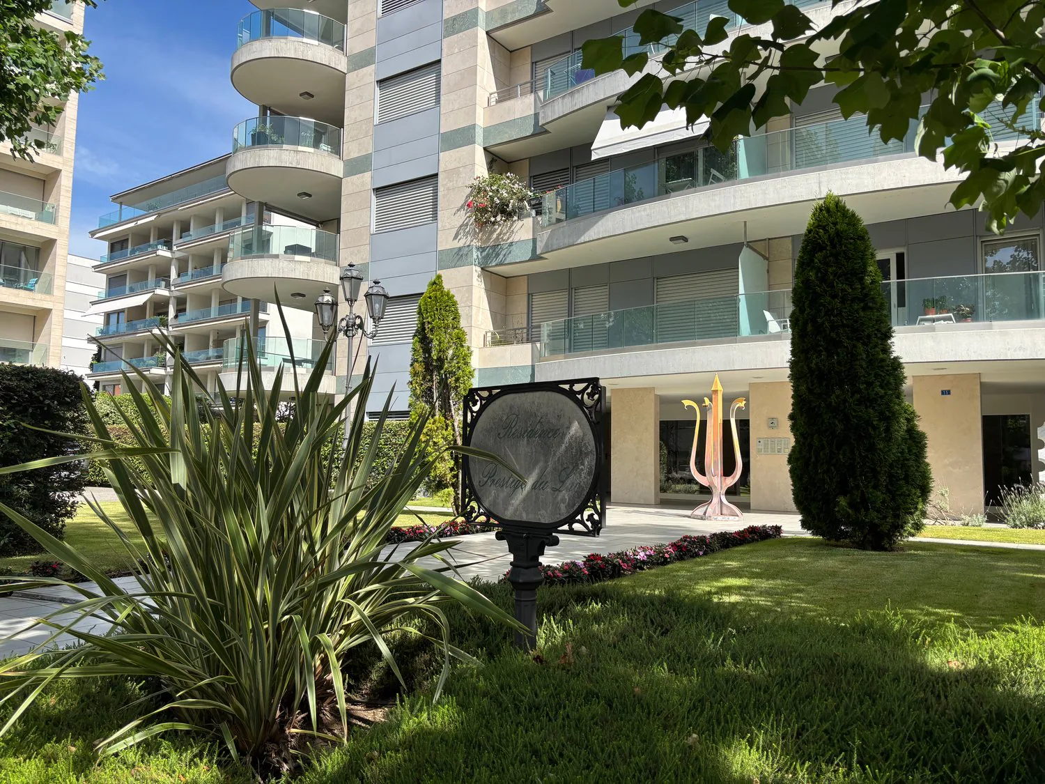 Appartement accueillant de 3 pièces avec balcon et vue panoramique à Lugano