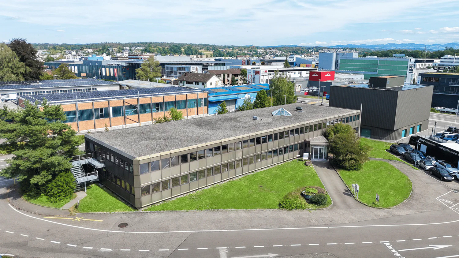 FUNCTIONAL OFFICES ON KENNY'S SITE