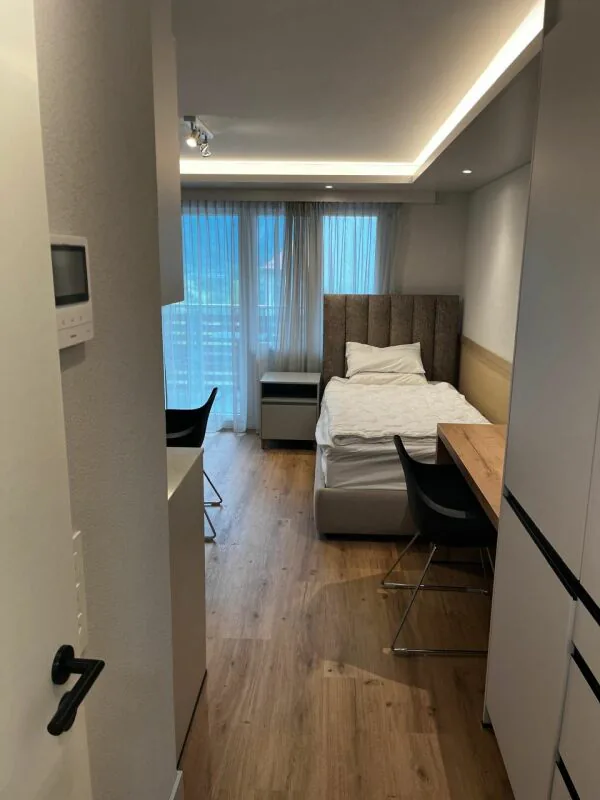 Mobiliertes Business-Studio zu Fuß erreichbar von Valens rehab Klink