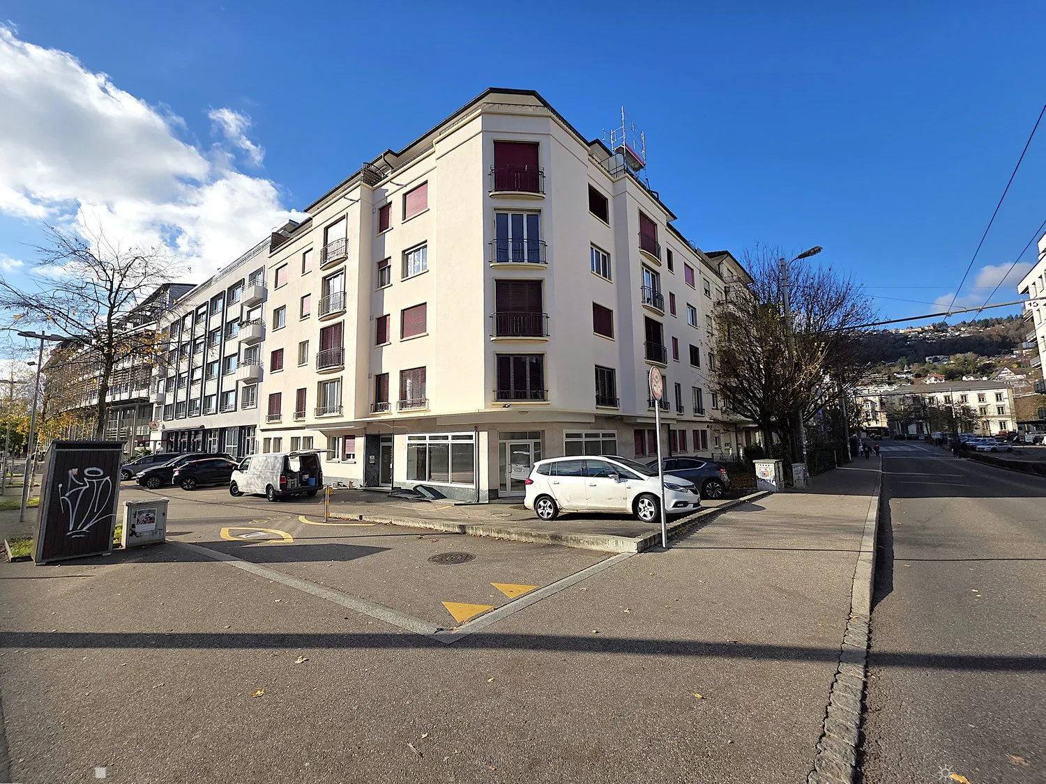 ERSTVERMIETUNG nach Komplettsanierung: Sonnige 5.5-Zi-Wohnung im Zentrum