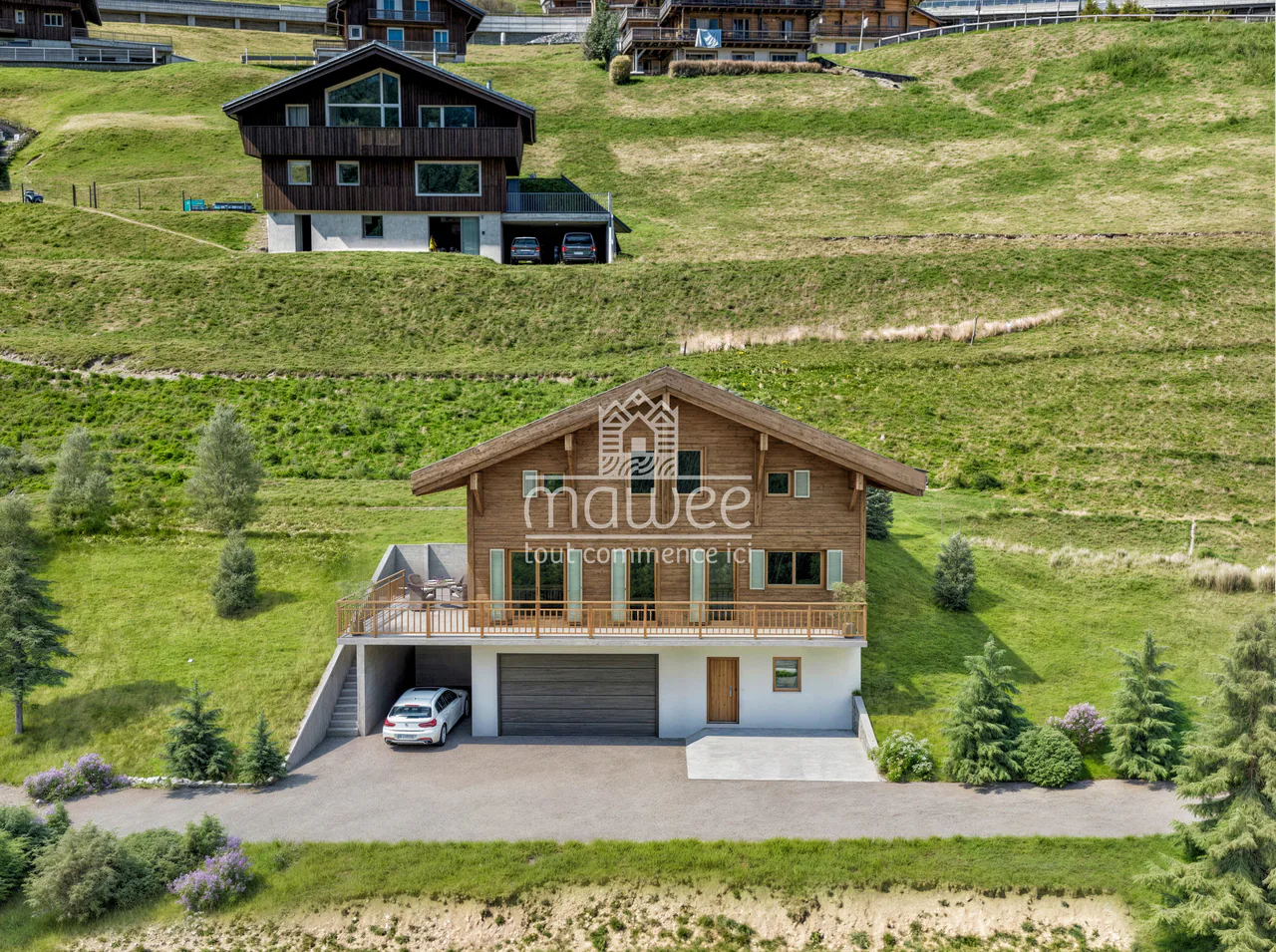 Chalet individuale nuovo con ampio balcone e vista libera!
