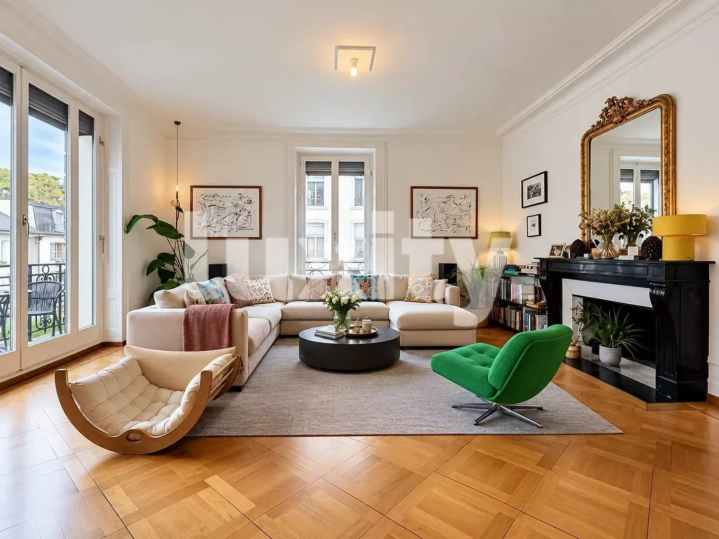 Elegantes Haus im Haussmann-Stil in der Nähe der Altstadt