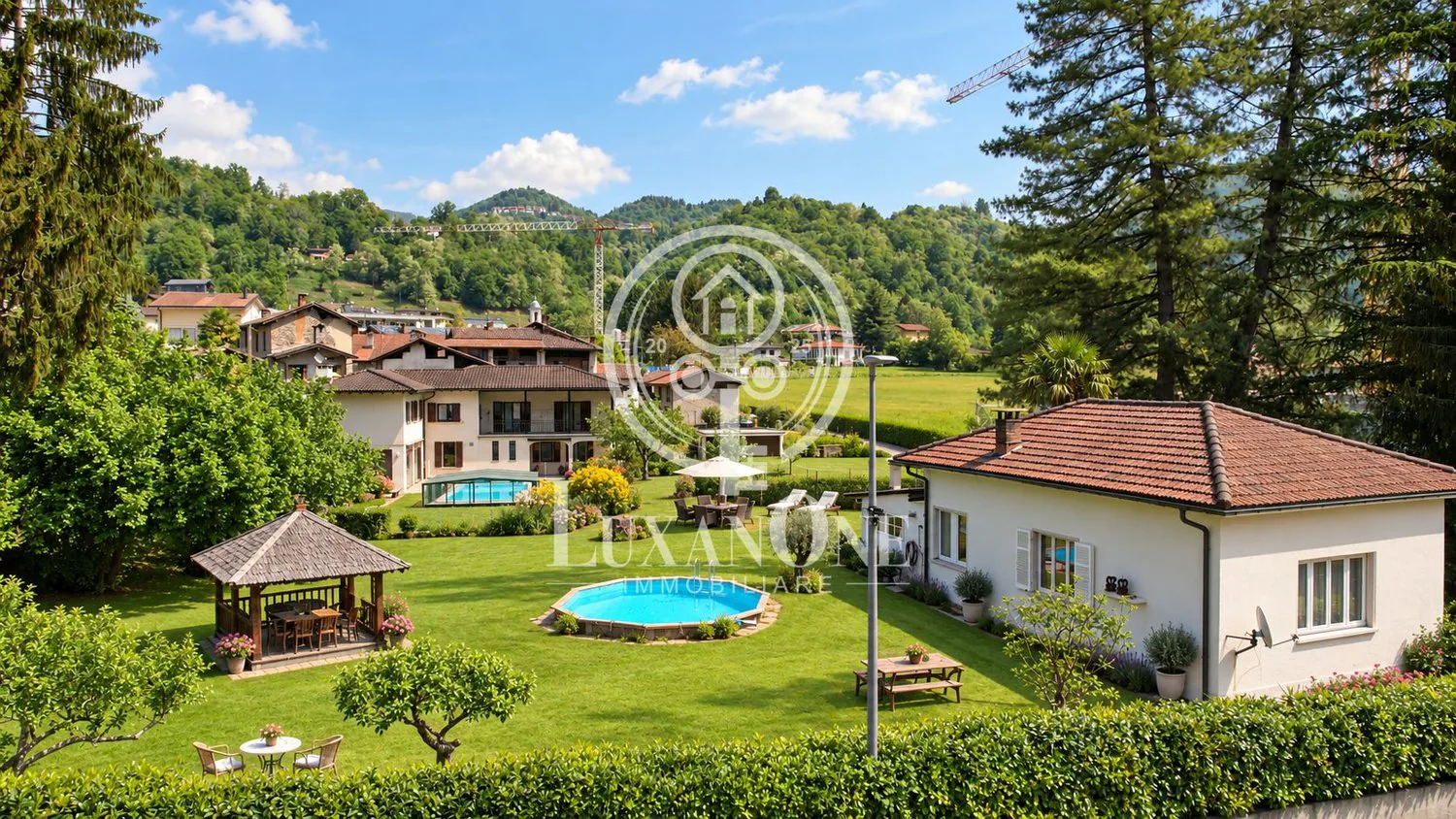 Charmantes Einfamilienhaus mit Pool und großem Grundstück